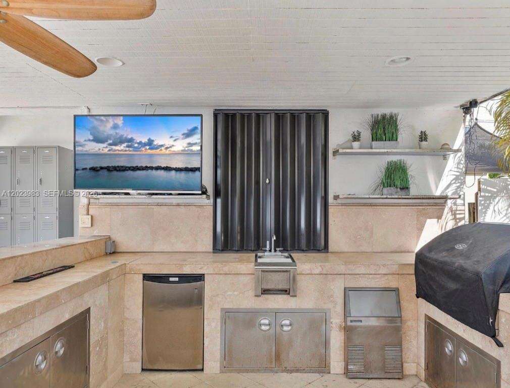 Hollywood, FL 33019 - For Sale photo 24