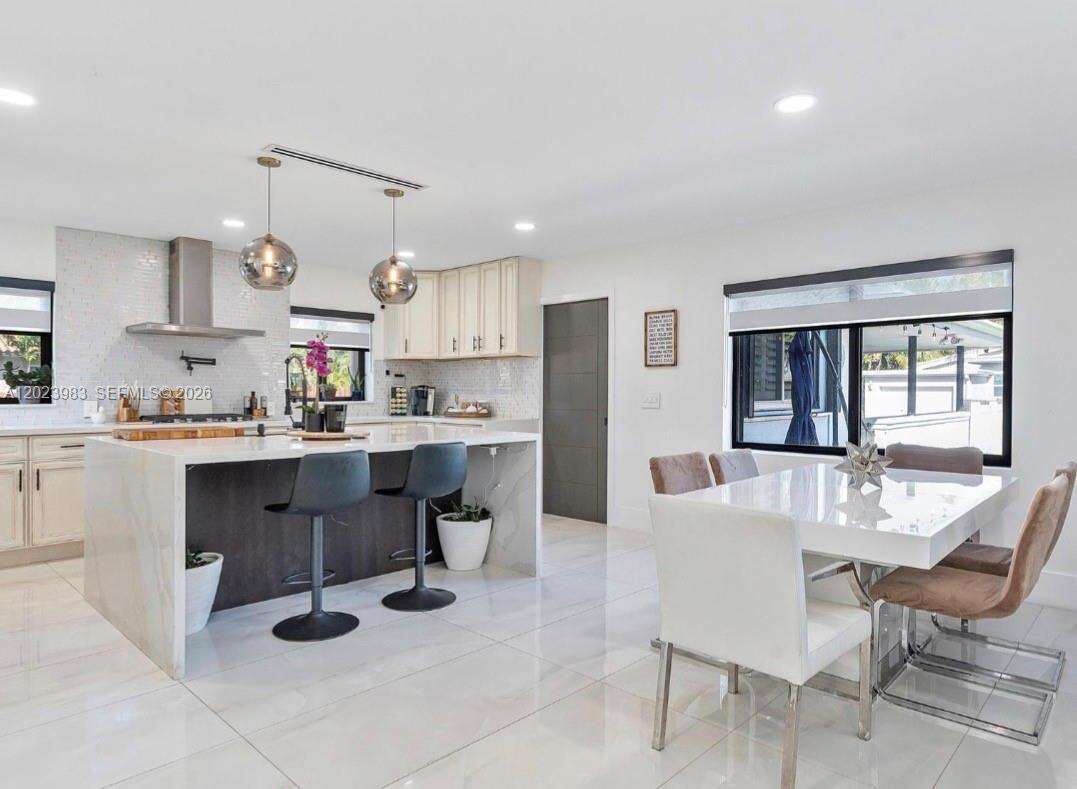 Hollywood, FL 33019 - For Sale photo 5