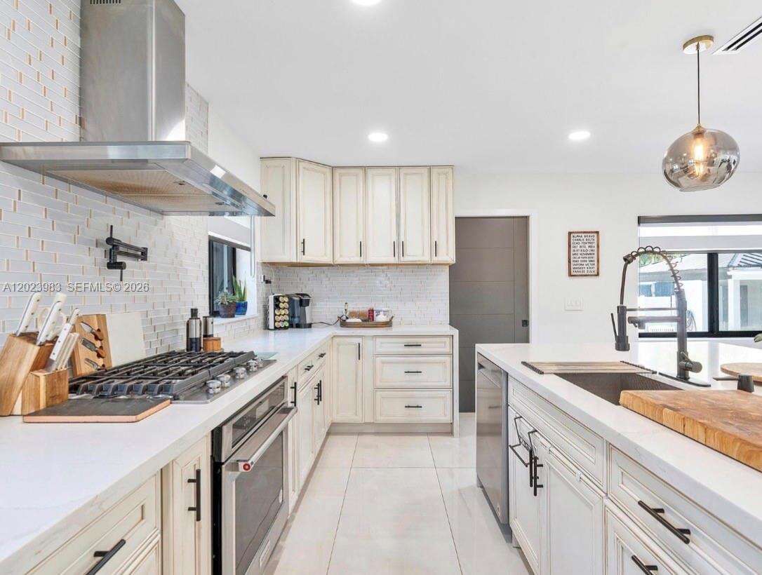 Hollywood, FL 33019 - For Sale photo 6