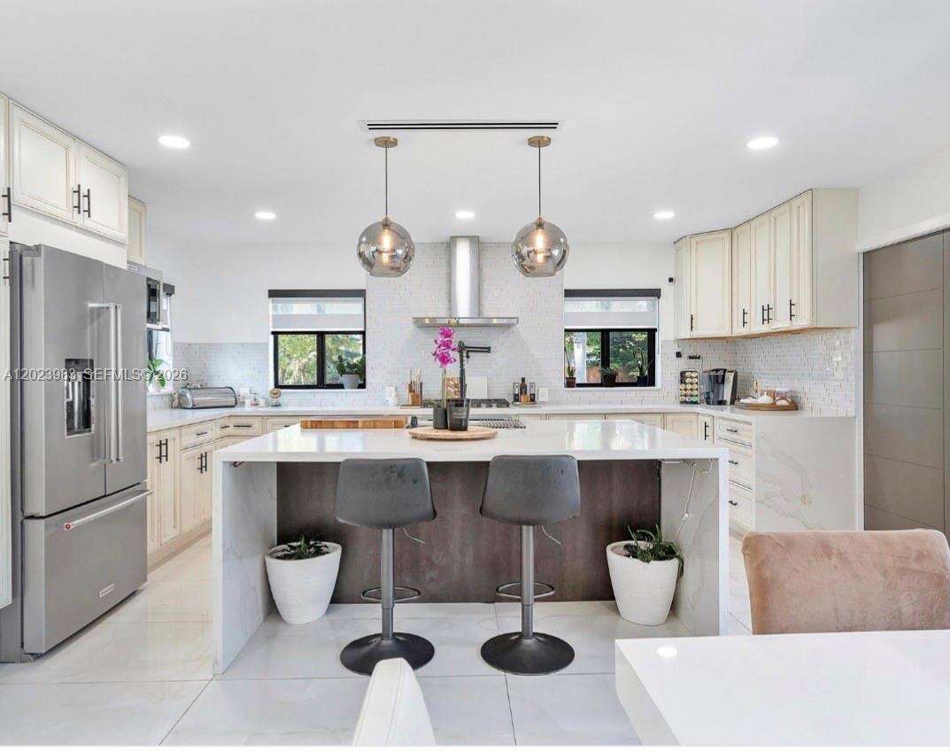 Hollywood, FL 33019 - For Sale photo 8