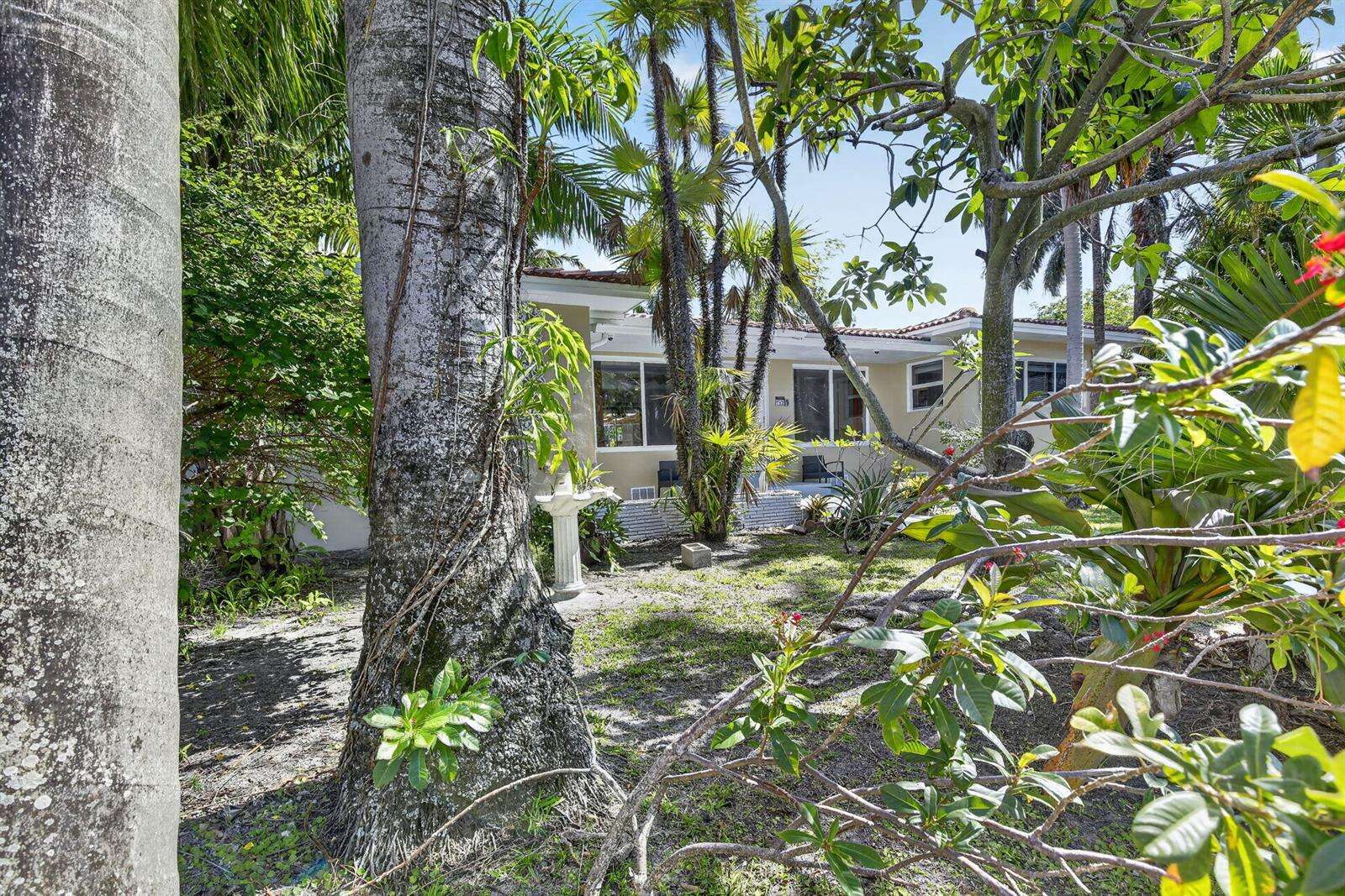 742 Hollywood, Hollywood, FL 33019 - For Sale photo 2
