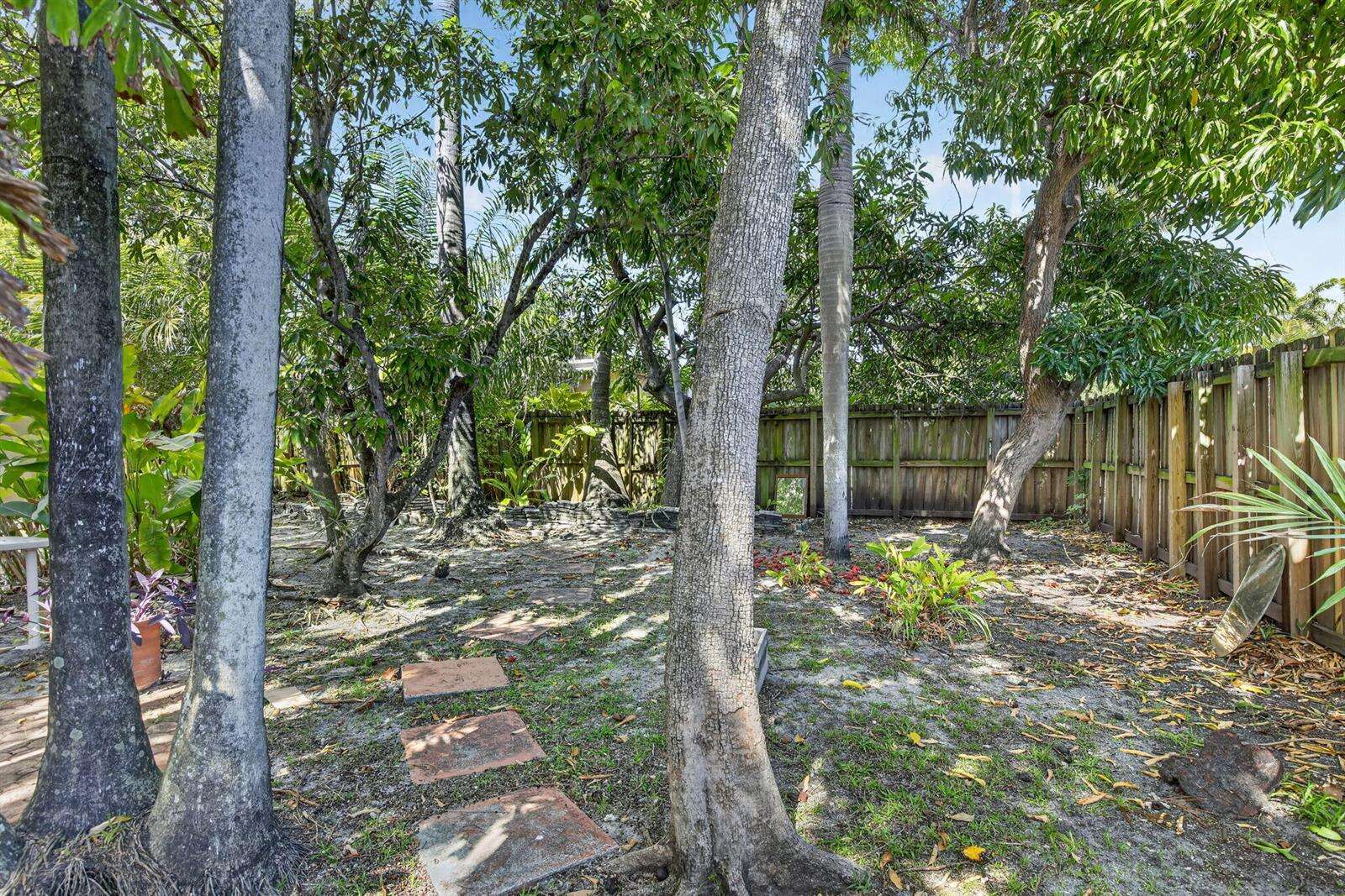 742 Hollywood, Hollywood, FL 33019 - For Sale photo 33