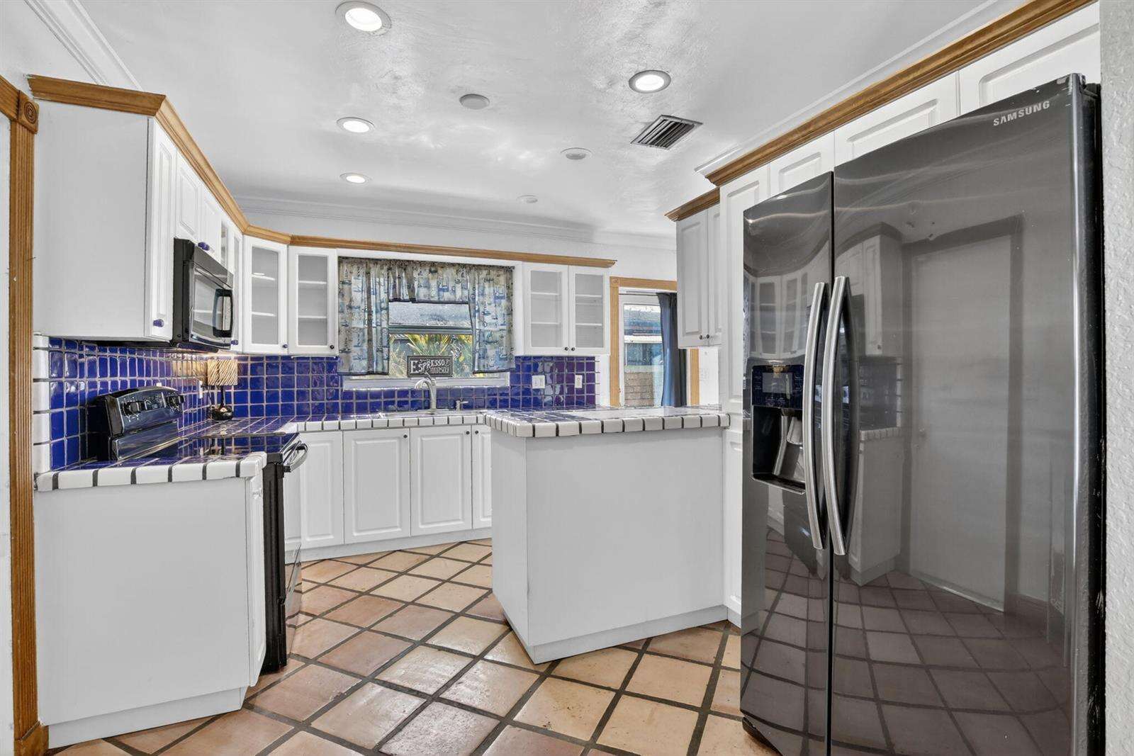 742 Hollywood, Hollywood, FL 33019 - For Sale photo 10