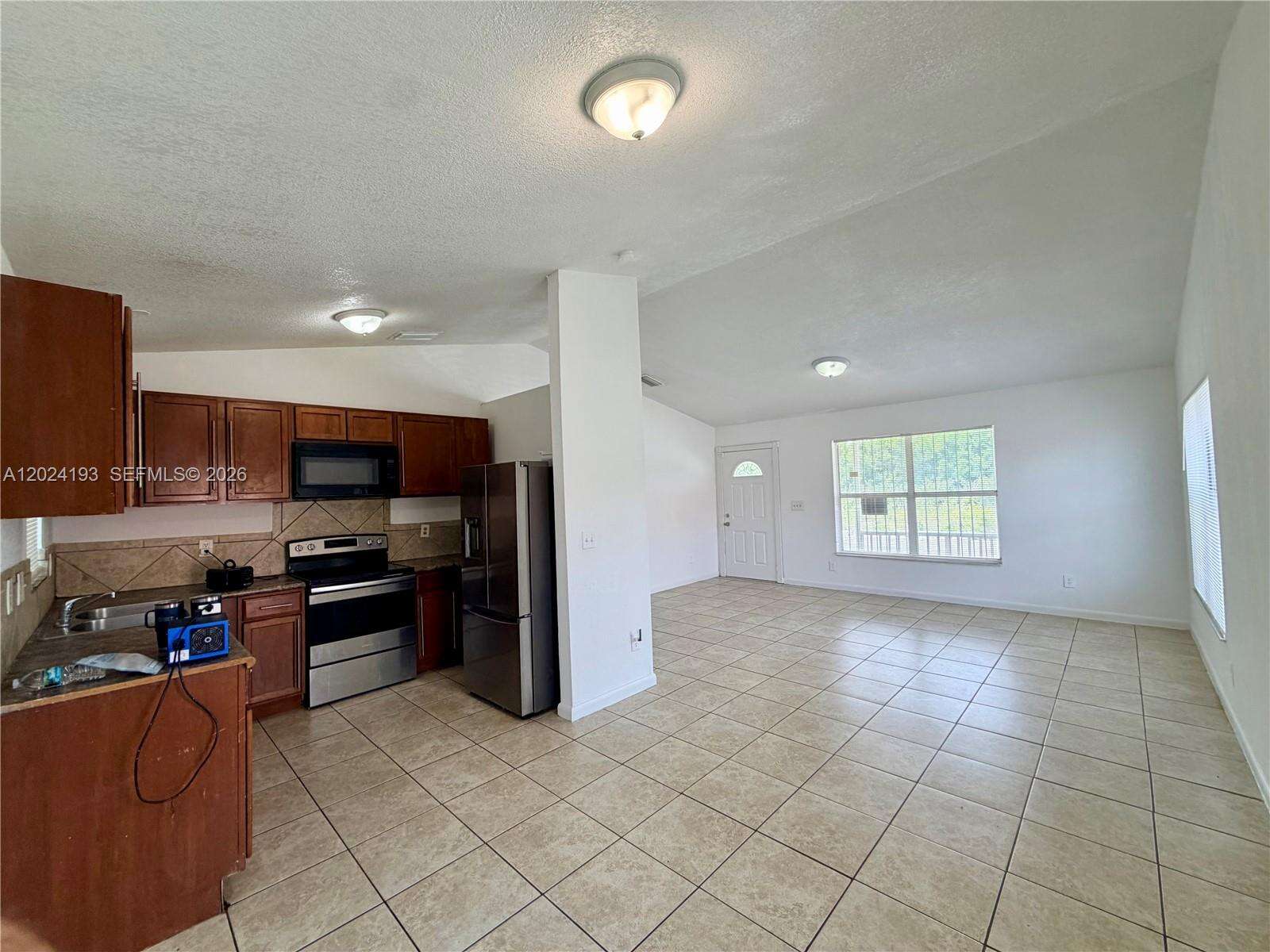 408 12th St, Florida City, FL 33034 - For Sale photo 2