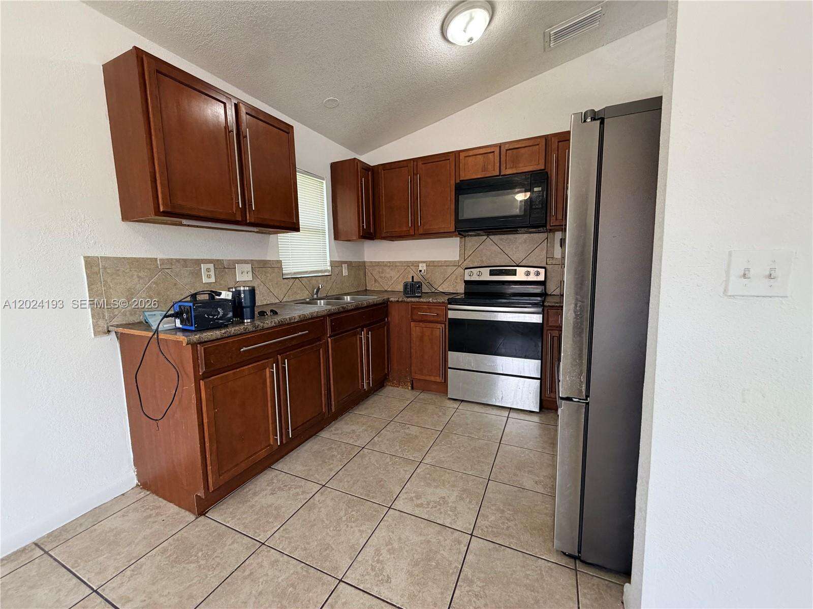 408 12th St, Florida City, FL 33034 - For Sale photo 7