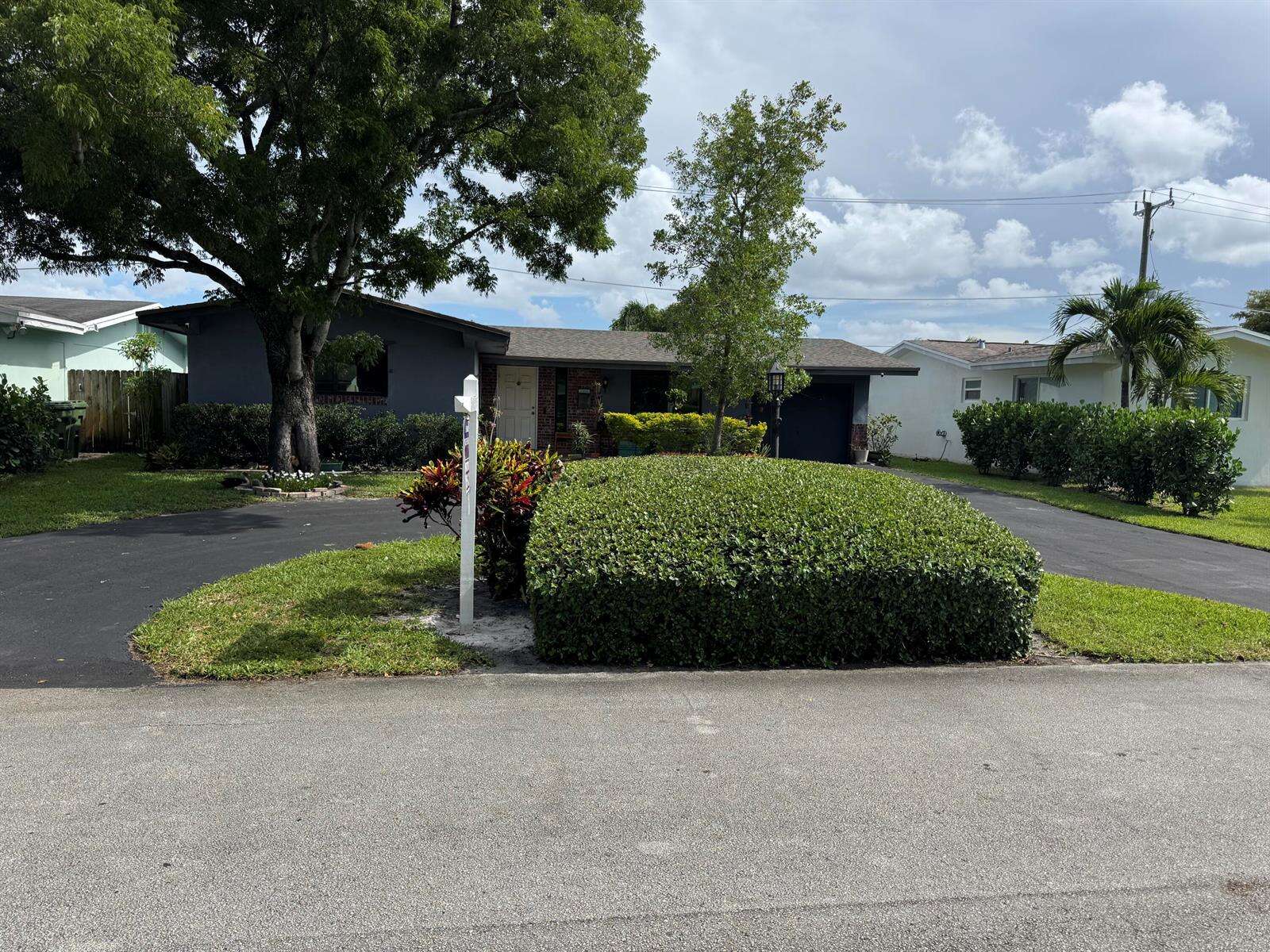 8780 11th, Pembroke Pines, FL 33024 - Pending Sale photo 4