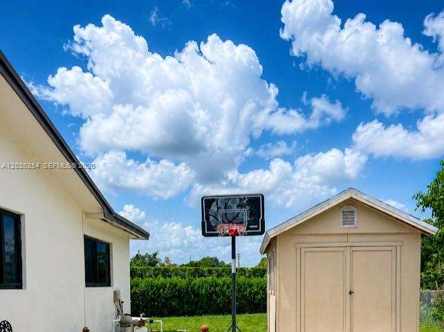 8490 17th Ct, Pembroke Pines, FL 33024 - For Sale photo 16