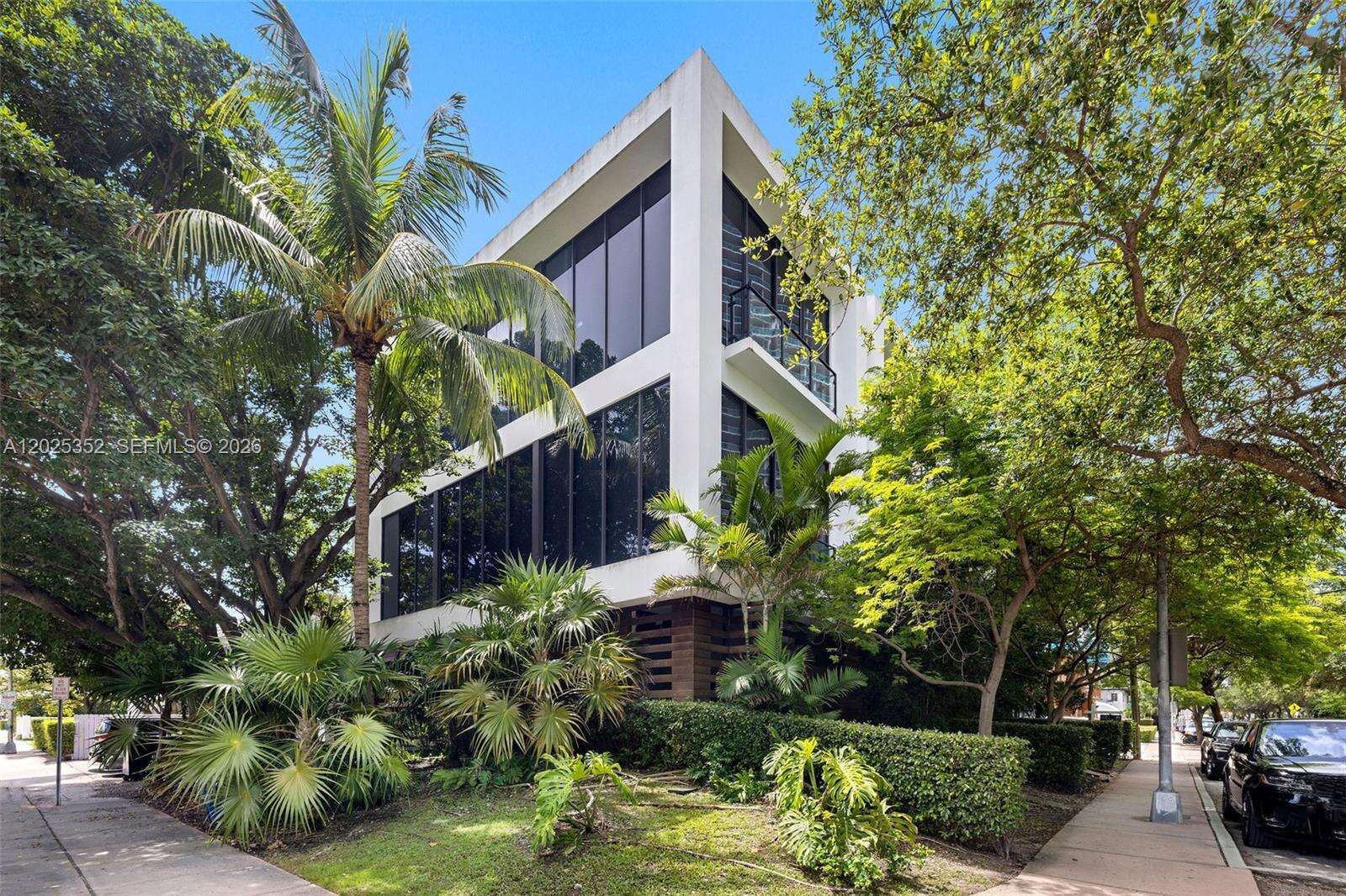 1525 Bay Rd, Miami Beach, FL 33139 - For Sale photo 2