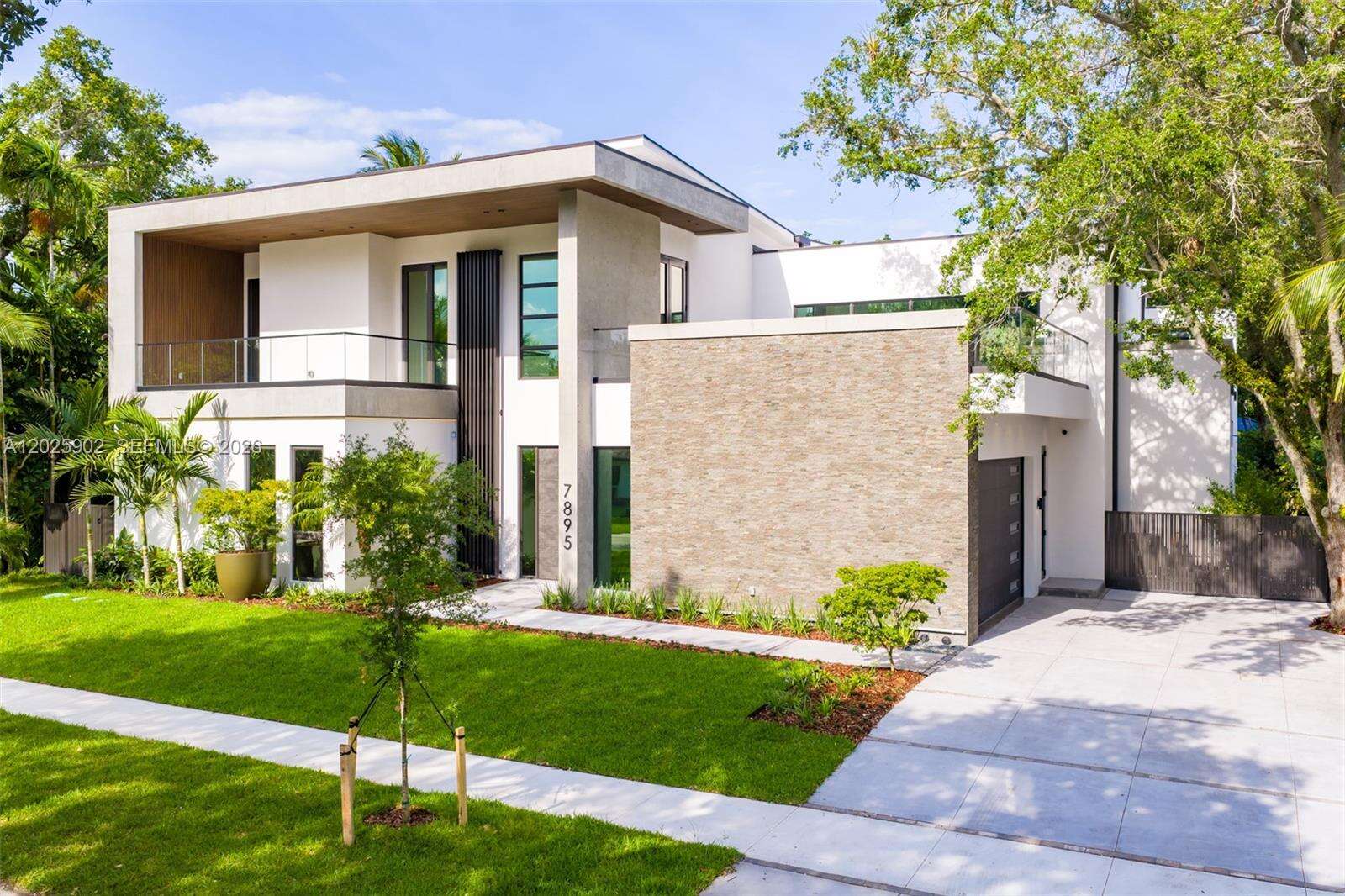 7895 52nd Ct, Miami, FL 33143 - For Sale photo 2