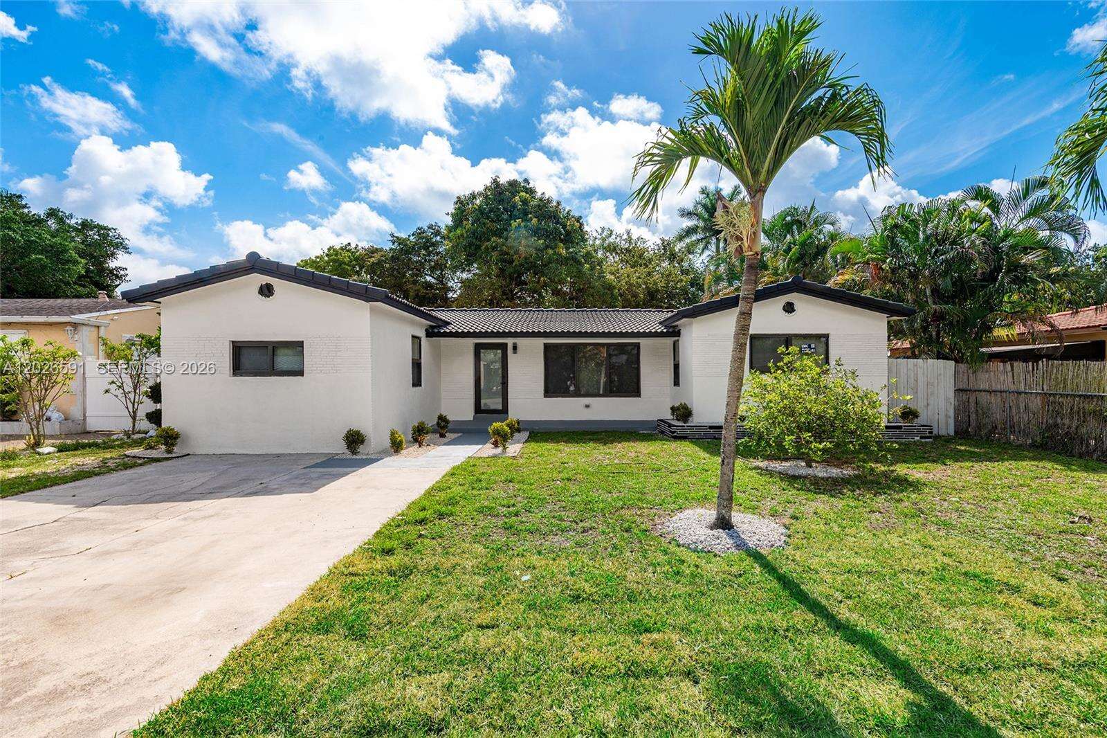 537 29th Ct, Hollywood, FL 33020 - For Sale photo 1