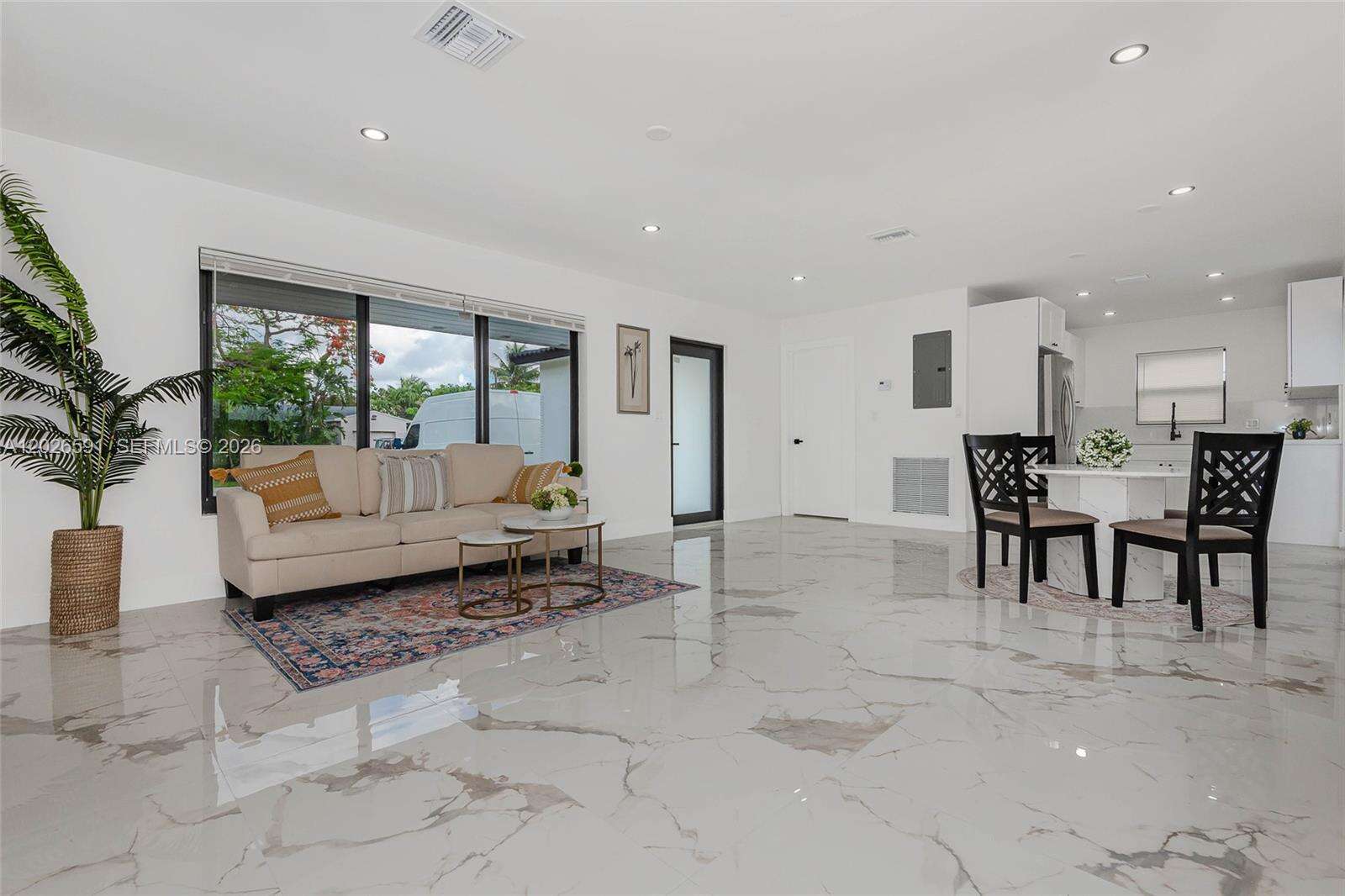 537 29th Ct, Hollywood, FL 33020 - For Sale photo 3