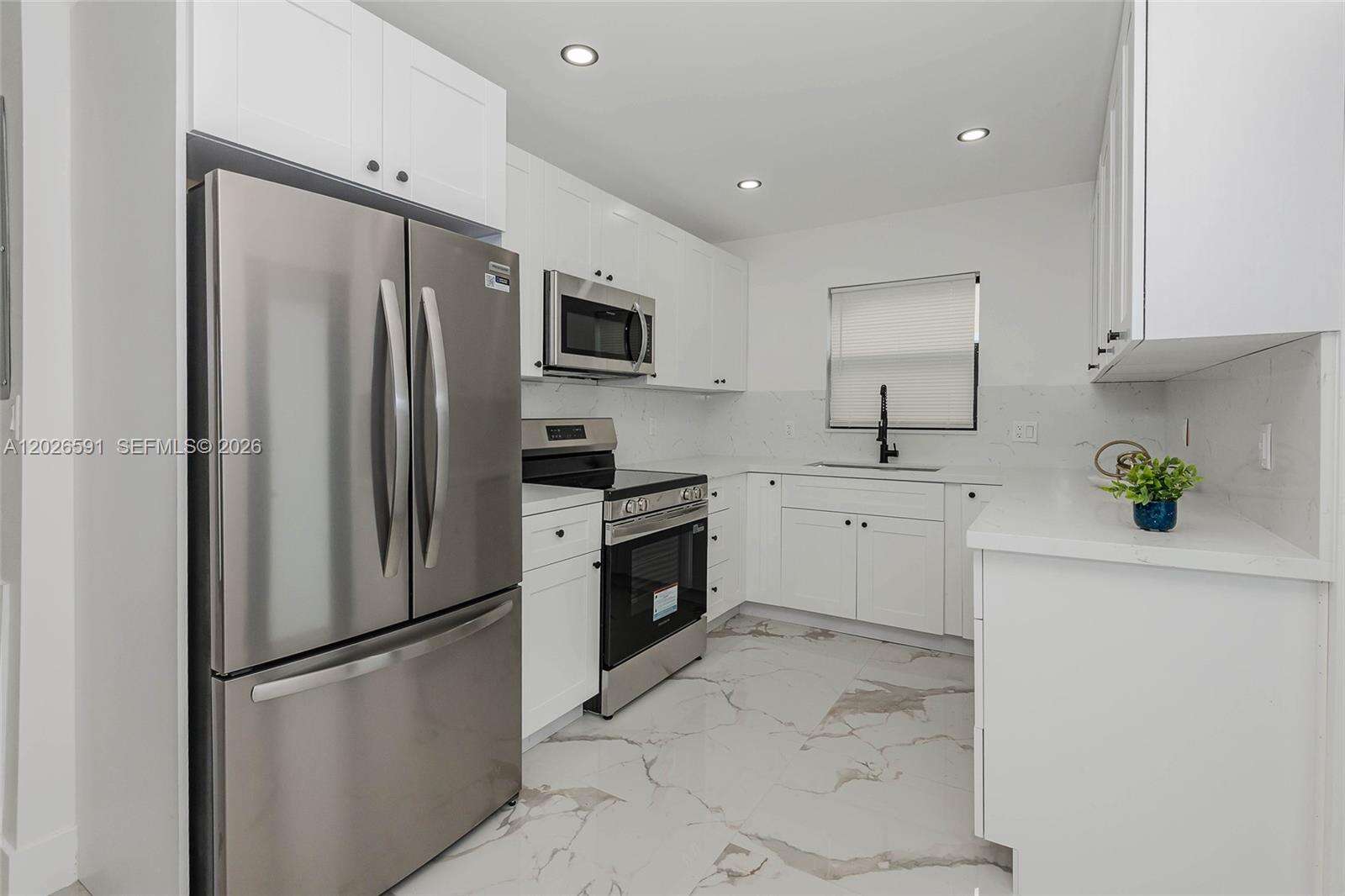 537 29th Ct, Hollywood, FL 33020 - For Sale photo 8