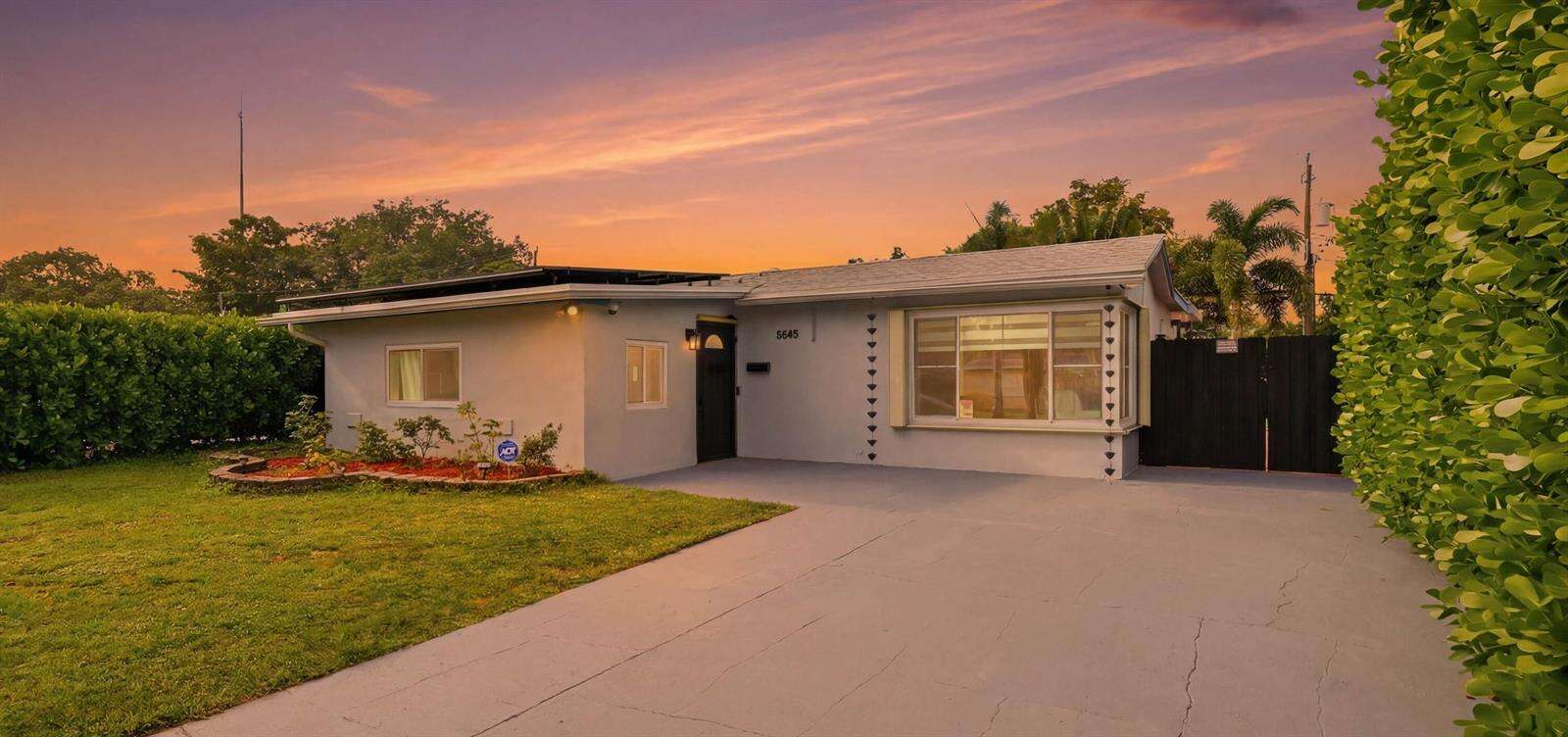 6448 Custer, Hollywood, FL 33024 - For Sale photo 2
