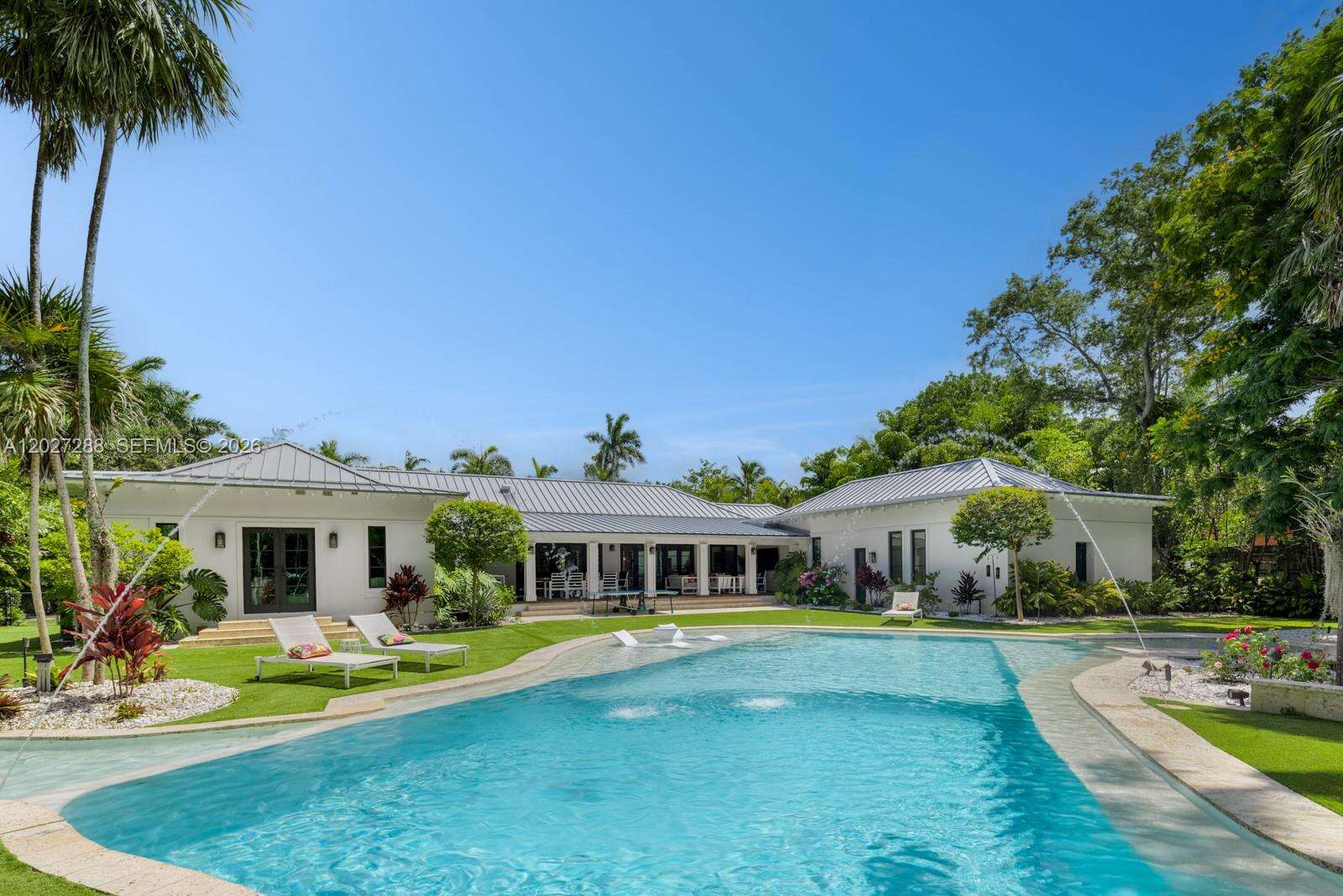 7101 66th St, Miami, FL 33143 - For Sale photo 1