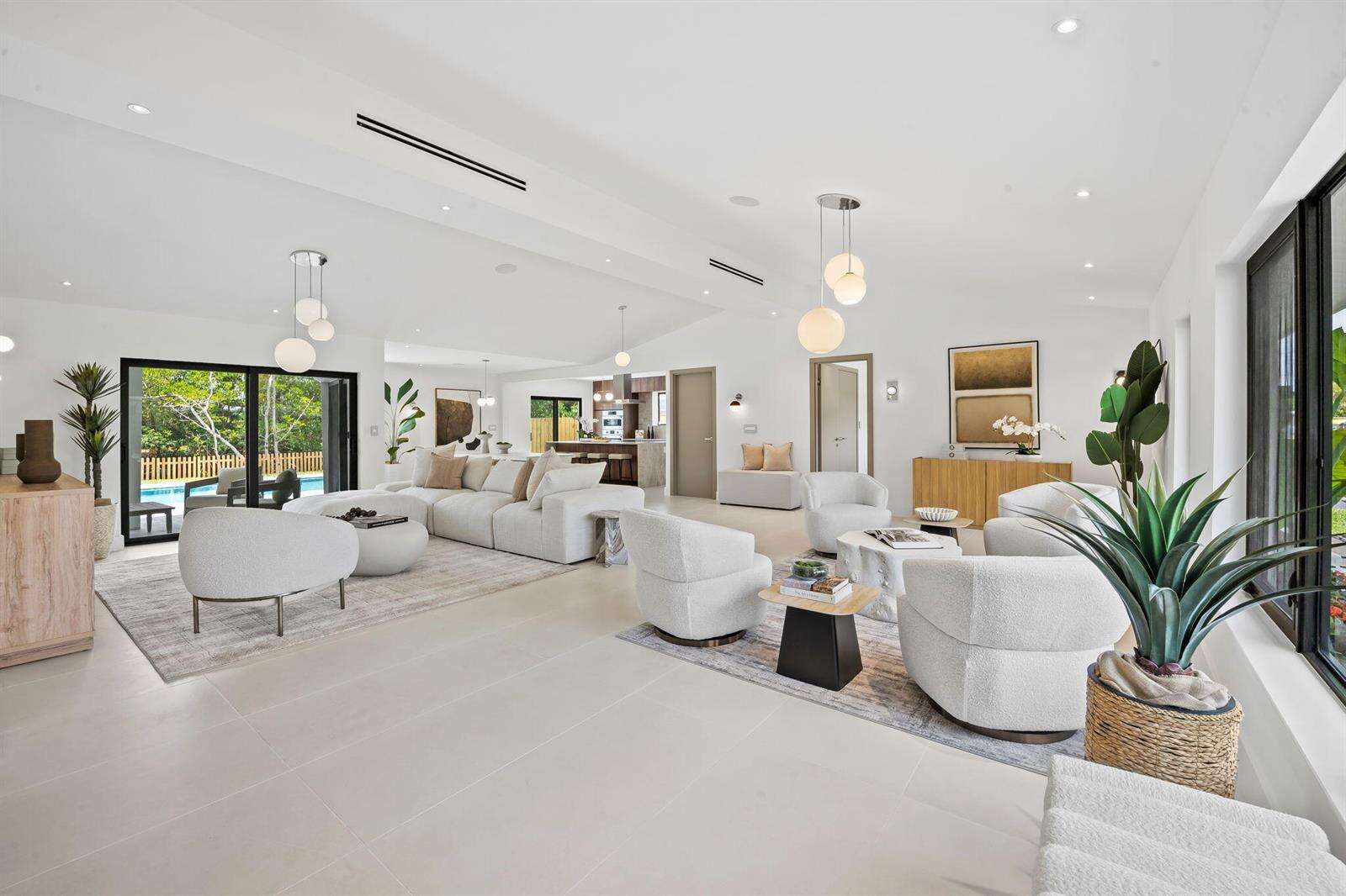 2370 195th, Miami, FL 33180 - For Sale photo 1