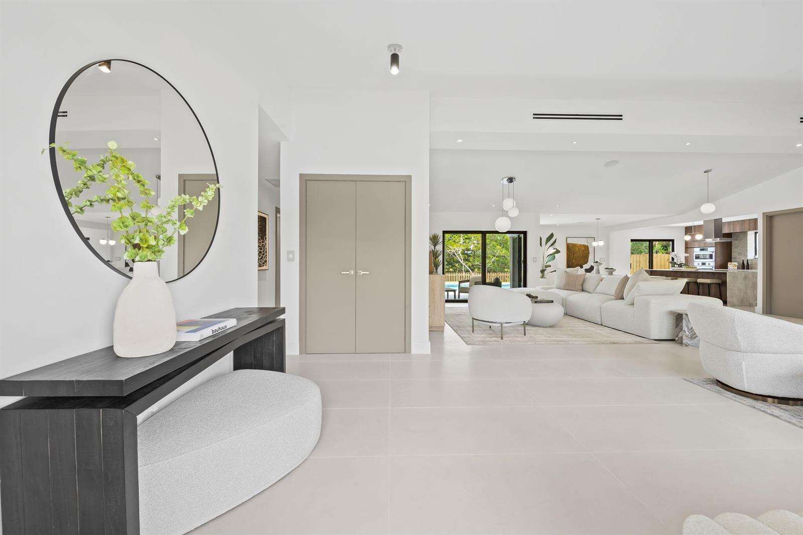 2370 195th, Miami, FL 33180 - For Sale photo 2