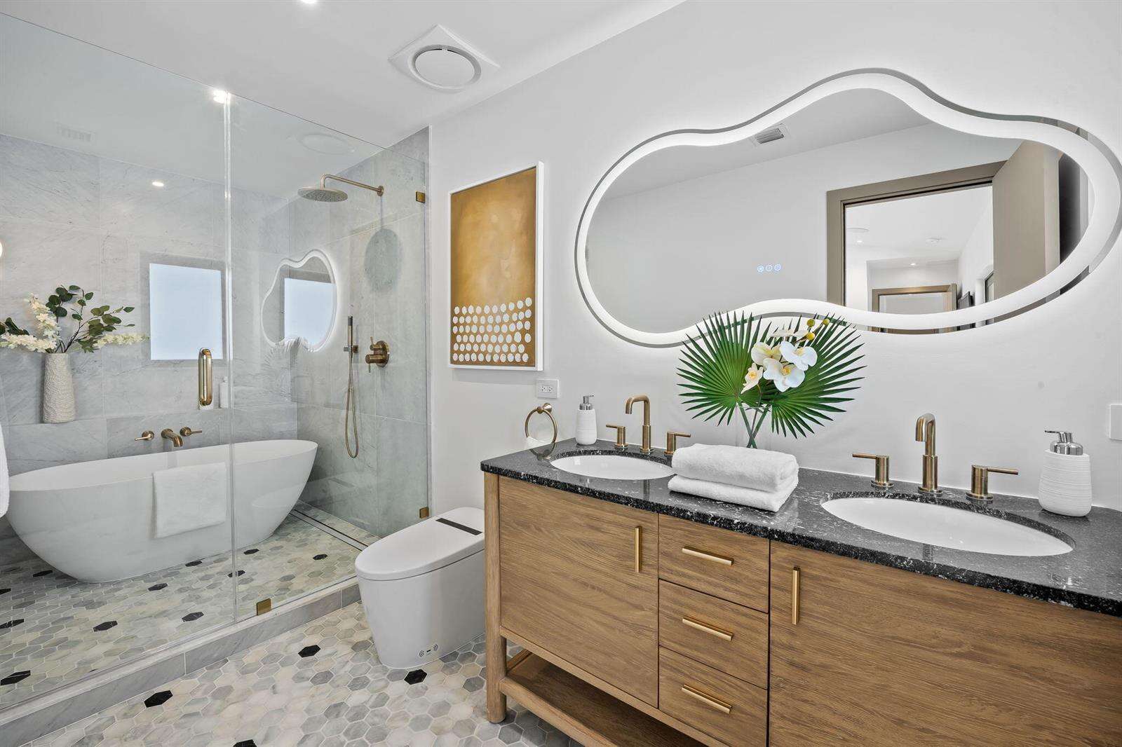 2370 195th, Miami, FL 33180 - For Sale photo 14
