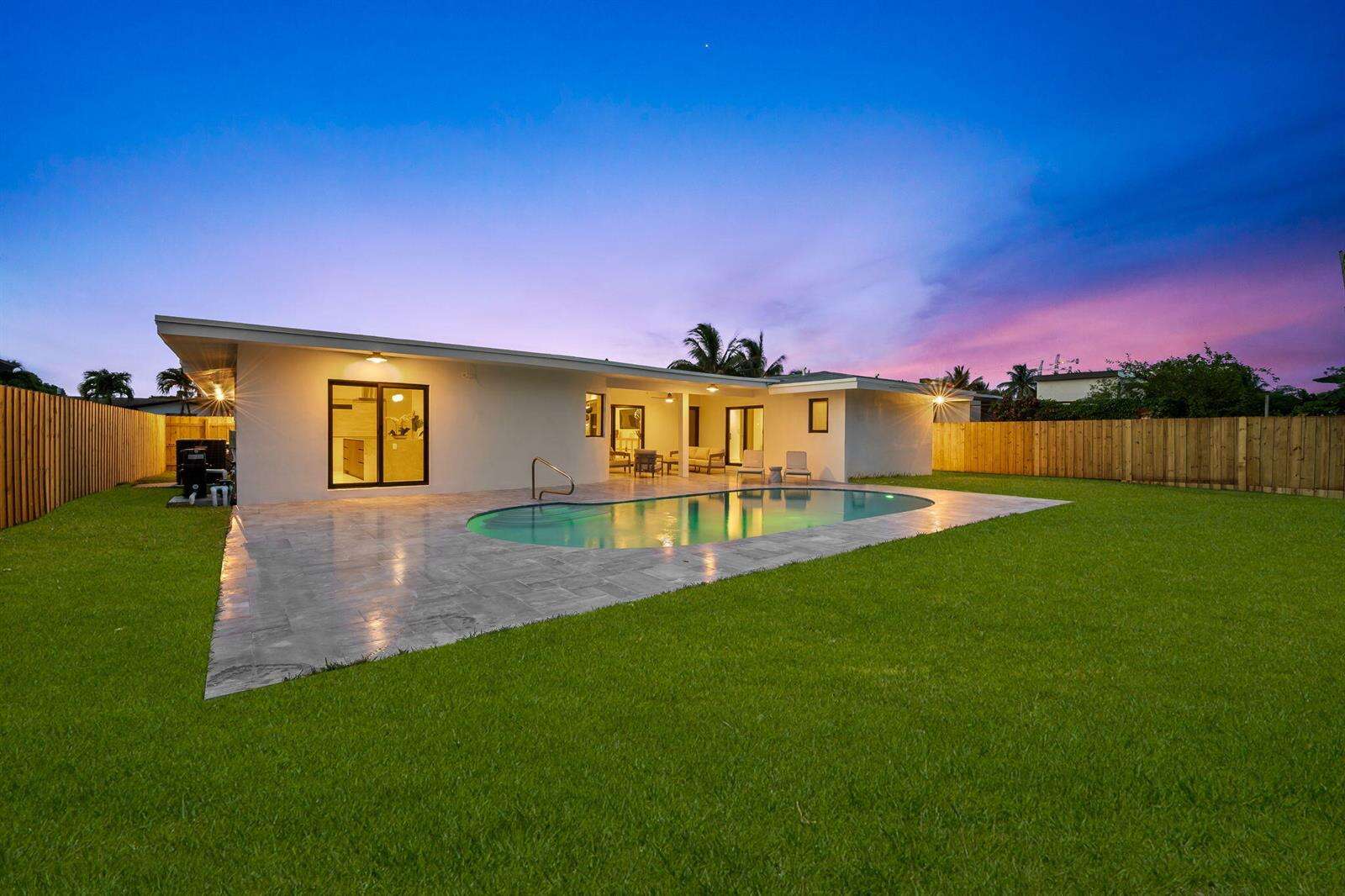 2370 195th, Miami, FL 33180 - For Sale photo 24