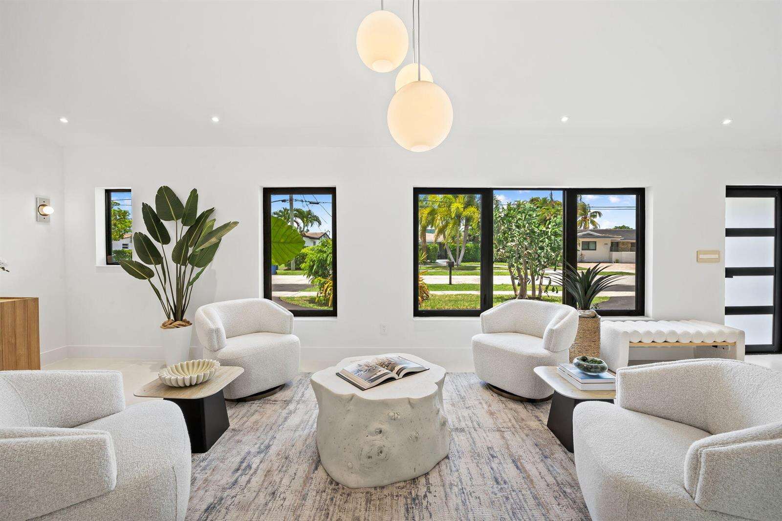 2370 195th, Miami, FL 33180 - For Sale photo 4