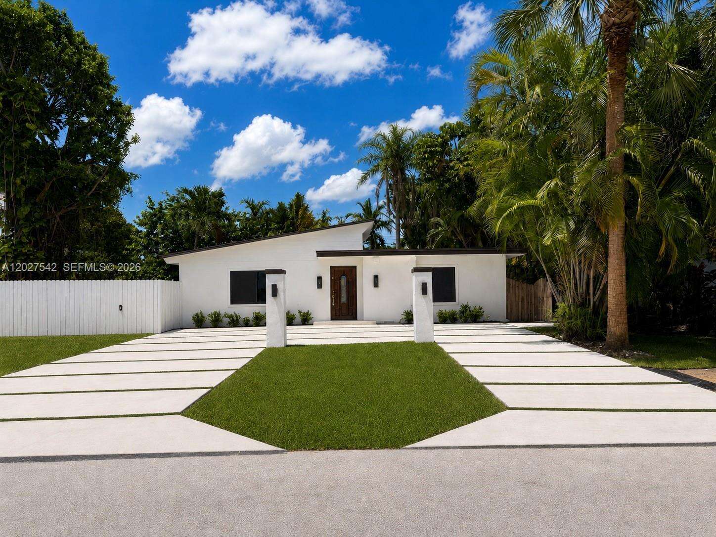 2627 213th St, Miami, FL 33180 - For Sale photo 1