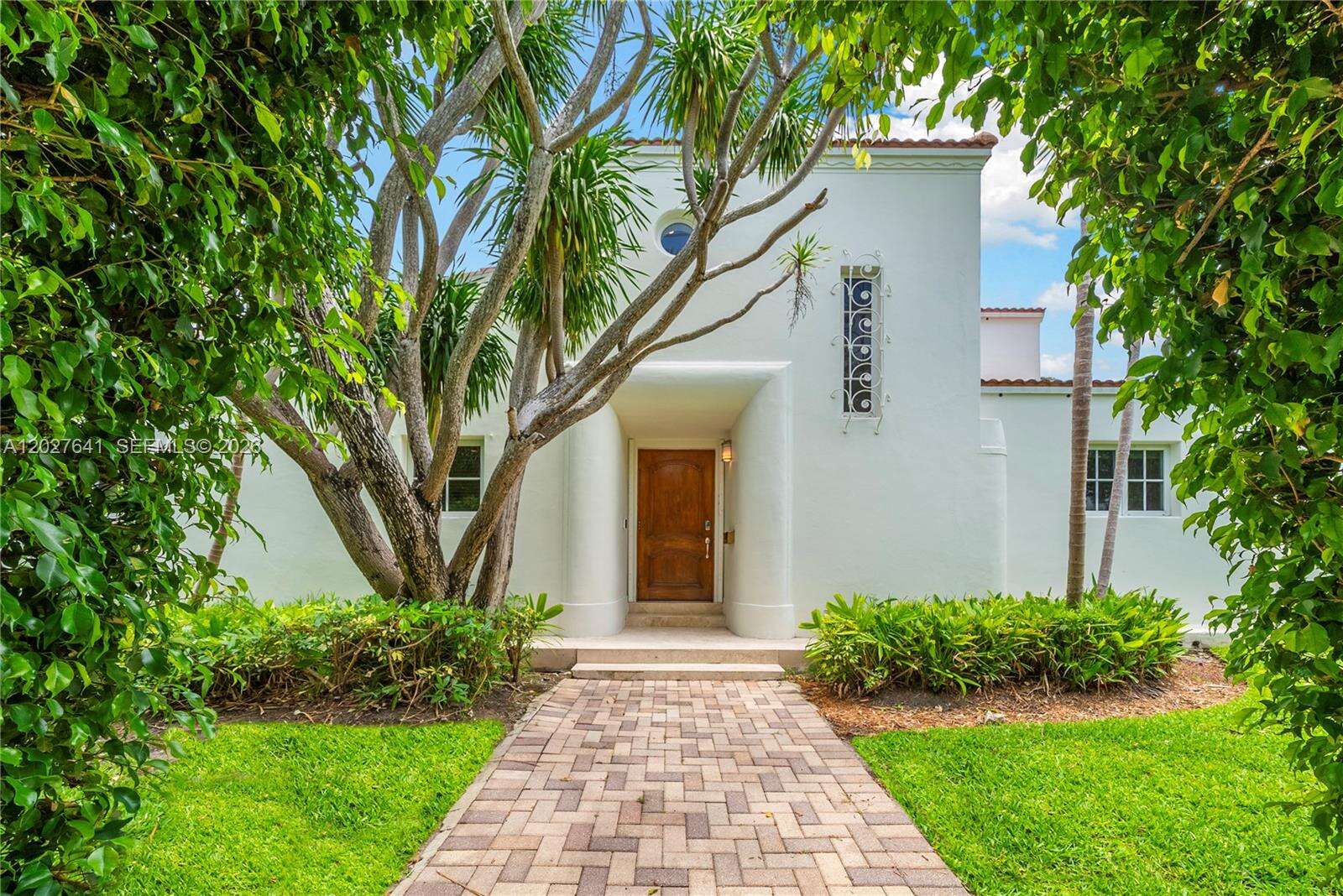 1776 Michigan Ave, Miami Beach, FL 33139 - Pending Sale photo 1