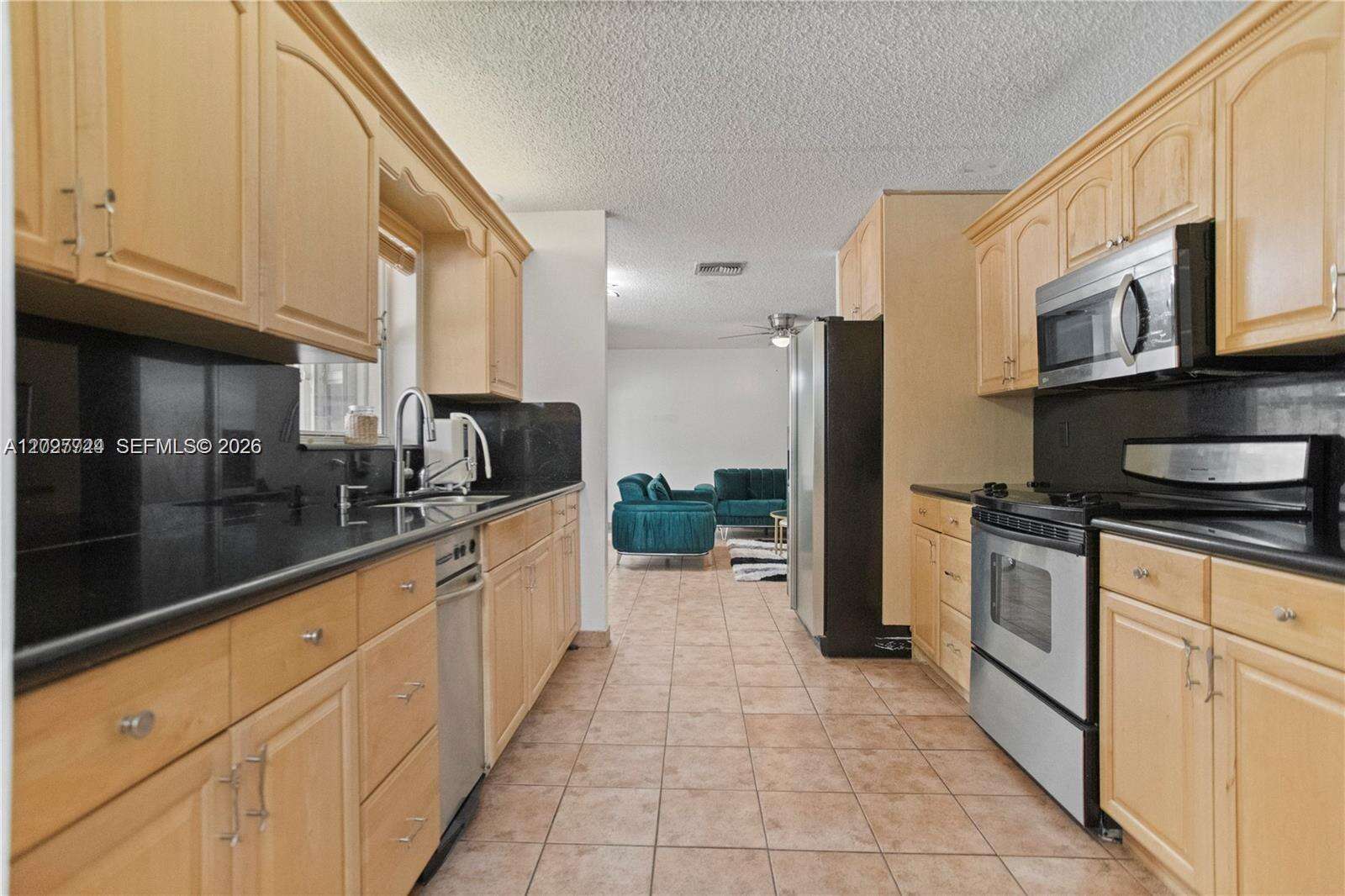 1051 95th Ter, Pembroke Pines, FL 33025 - For Sale photo 12