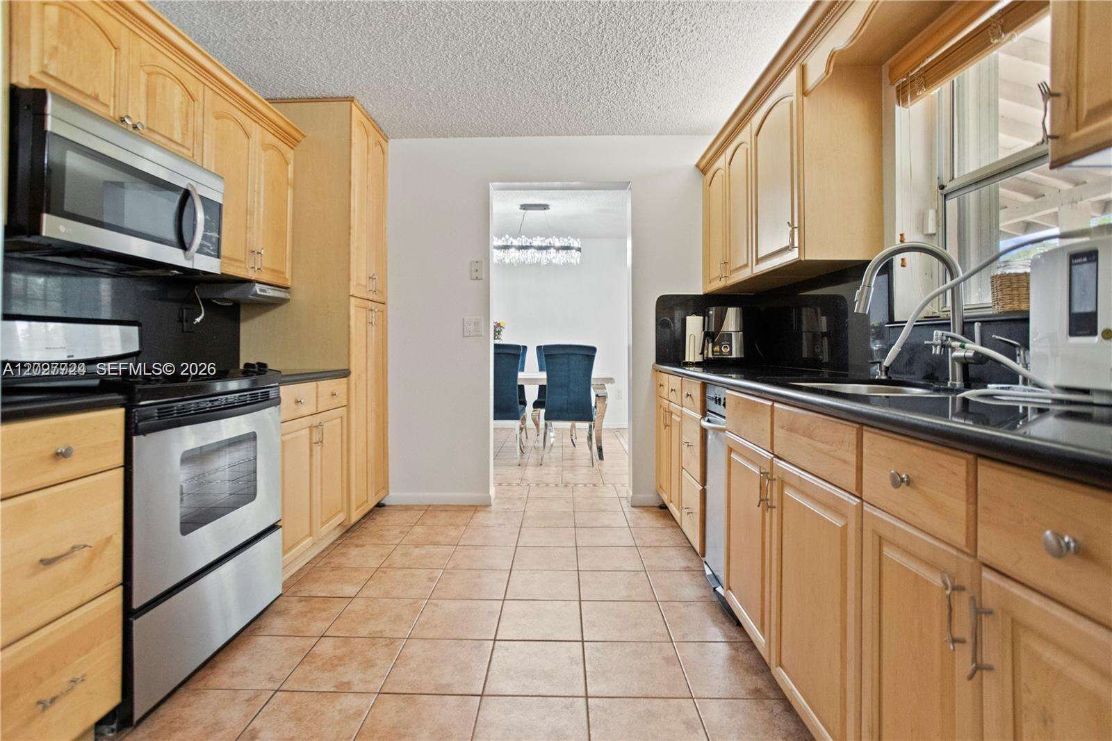 1051 95th Ter, Pembroke Pines, FL 33025 - For Sale photo 13