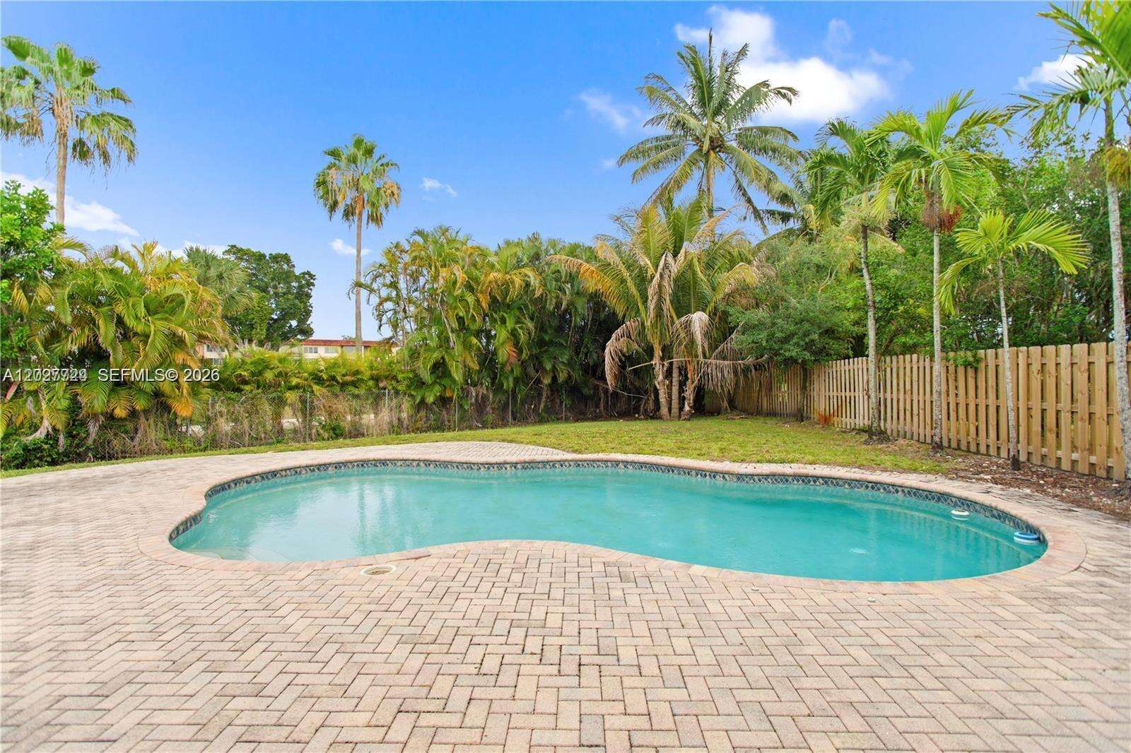 1051 95th Ter, Pembroke Pines, FL 33025 - For Sale photo 4