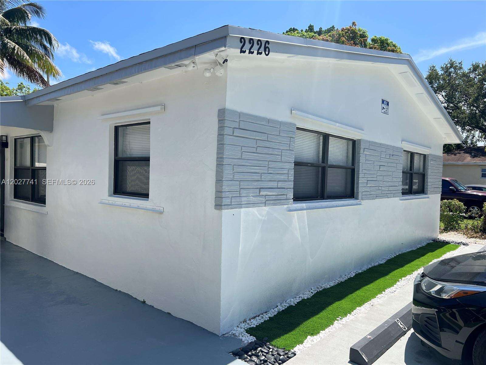 2226 Cody St, Hollywood, FL 33020 - For Sale photo 2