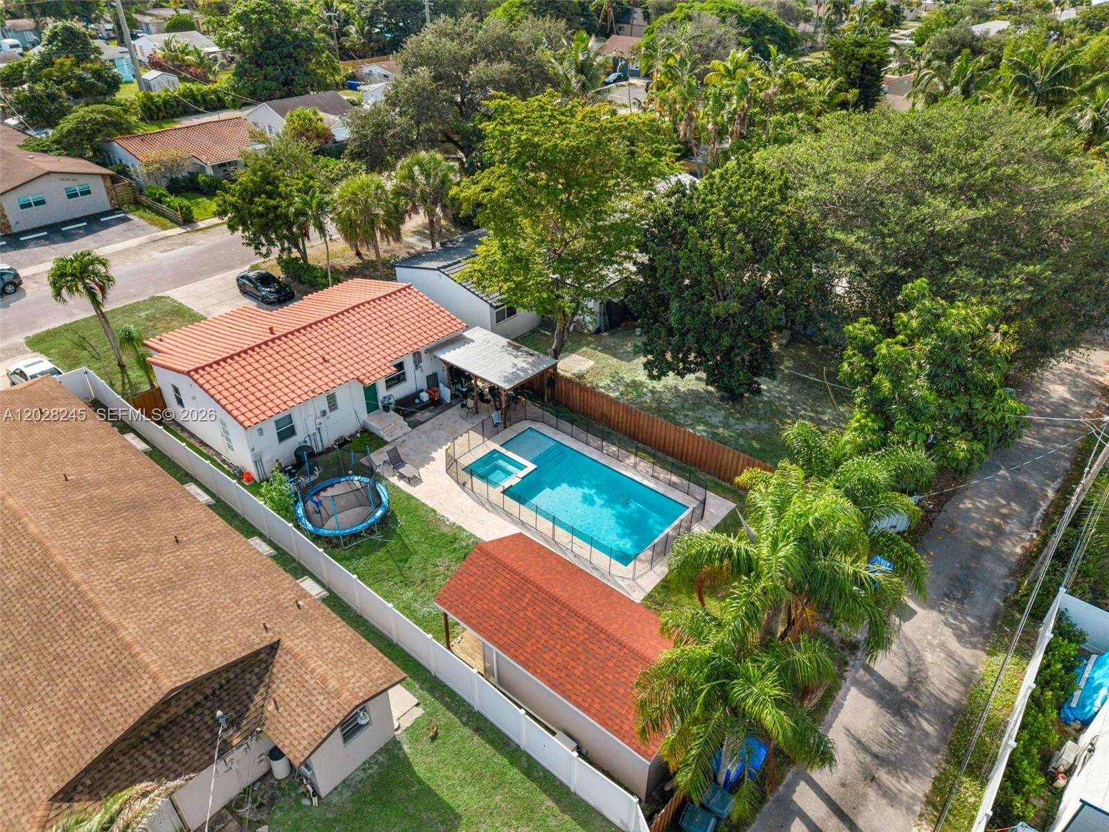 2215 Cleveland St, Hollywood, FL 33020 - For Sale photo 2