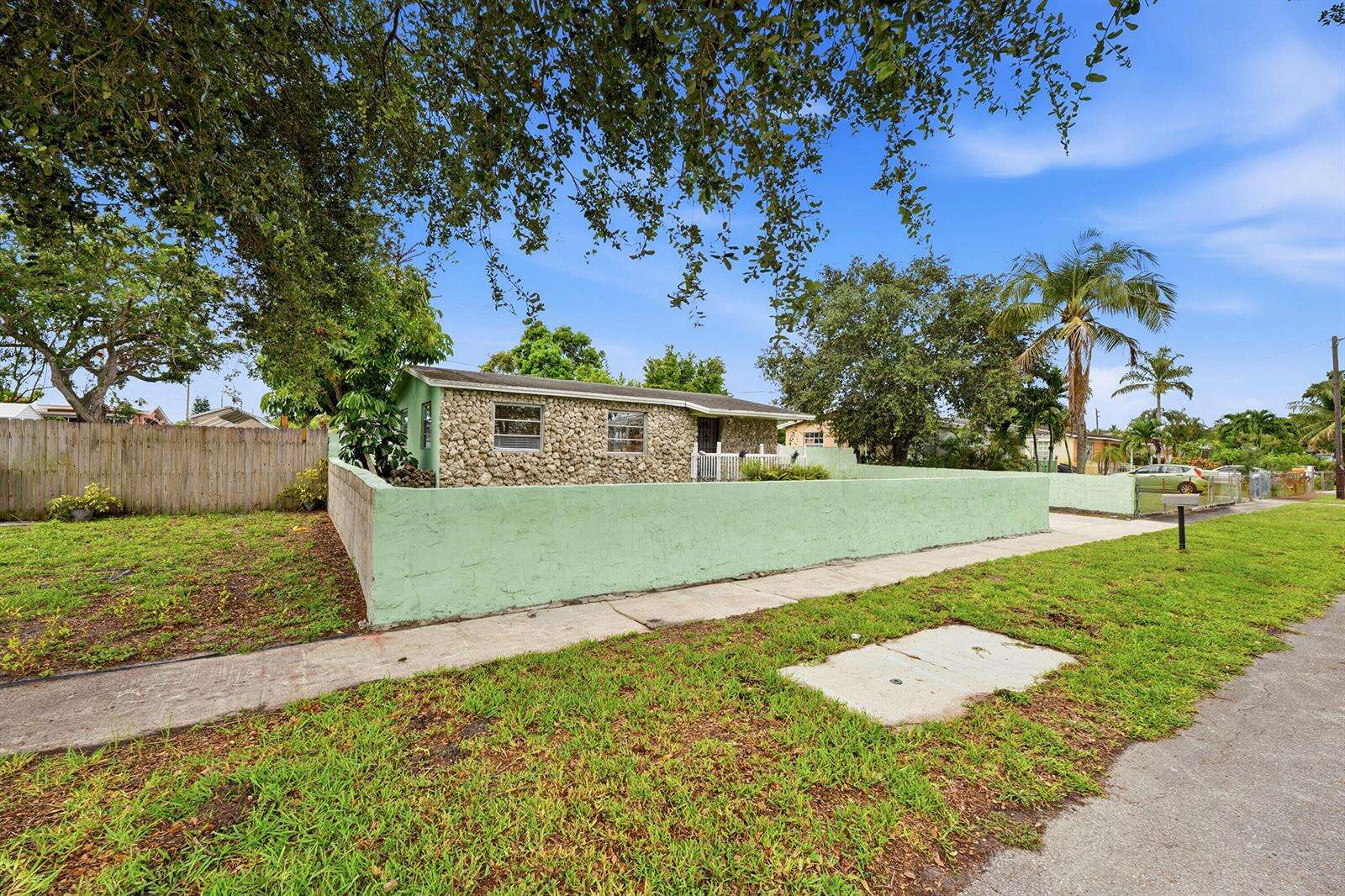 6404 Oak, Hollywood, FL 33024 - For Sale photo 1