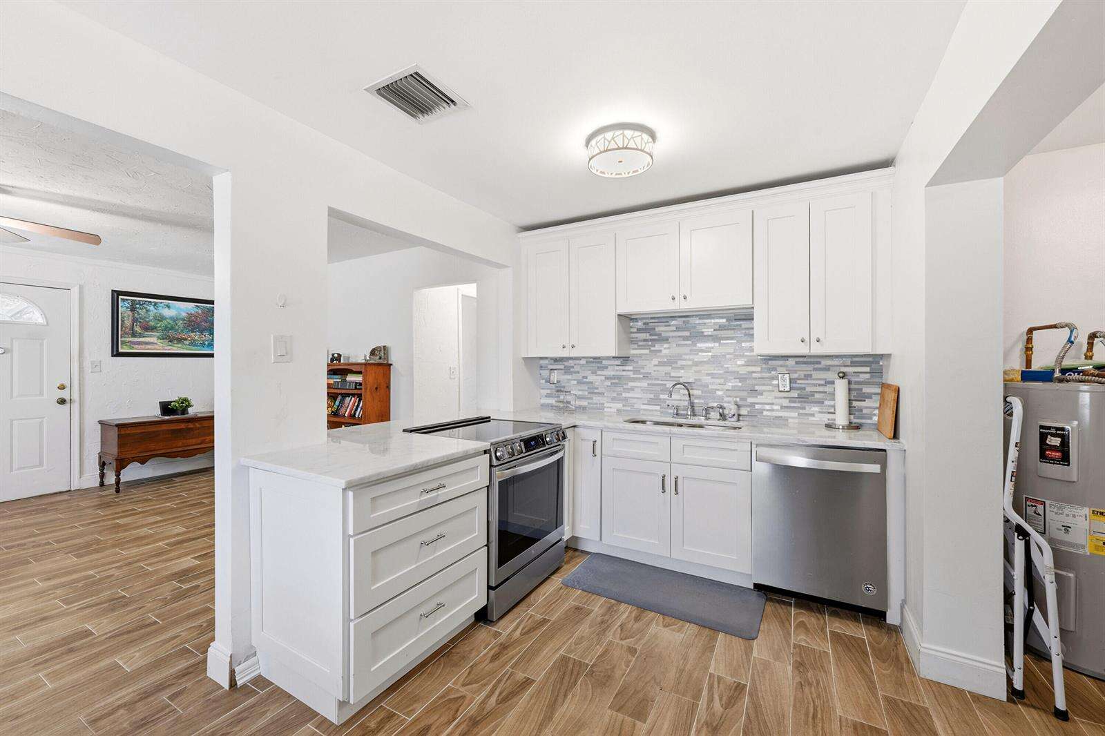 6404 Oak, Hollywood, FL 33024 - For Sale photo 2