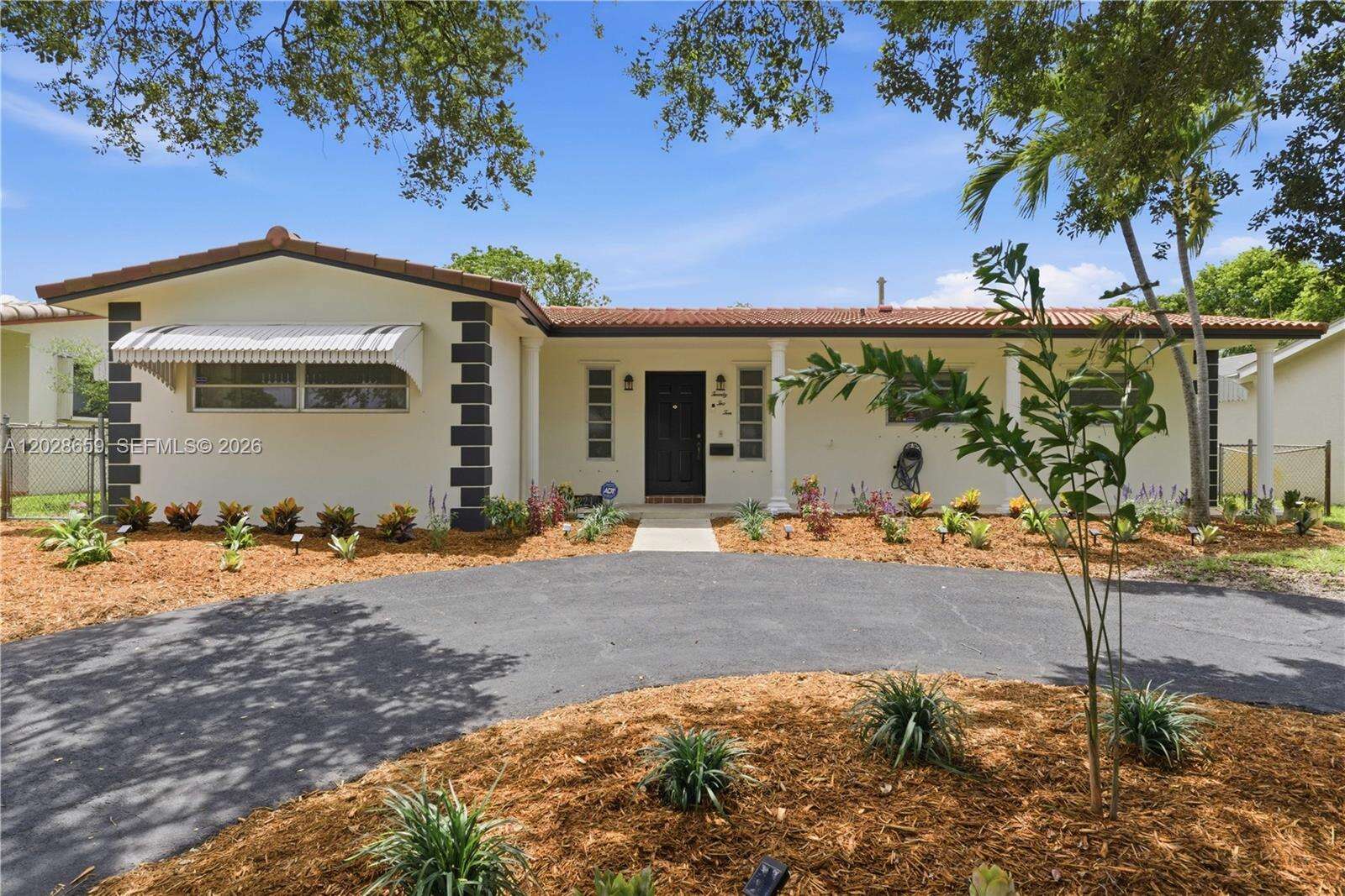 2210 52nd Ave, Hollywood, FL 33021 - For Sale photo 2
