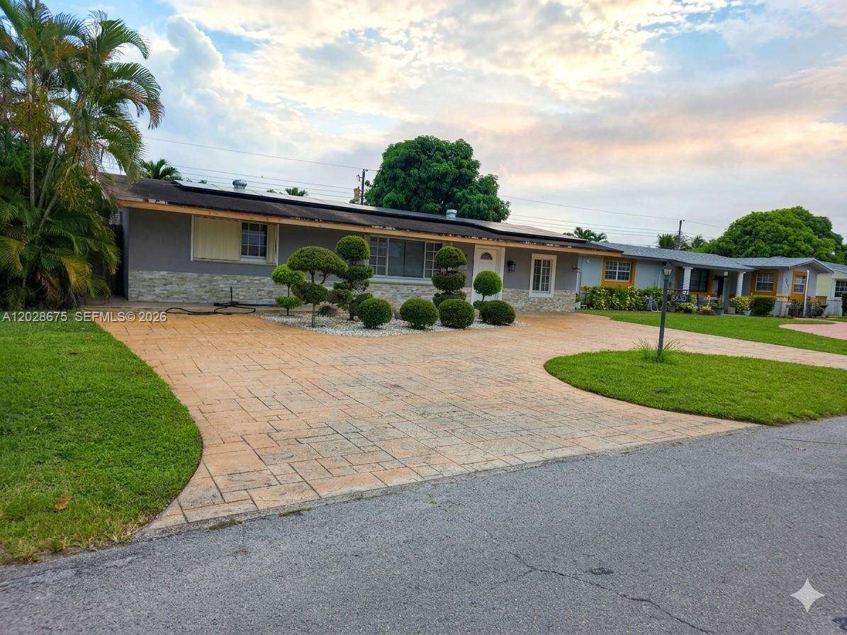 8420 10th St, Pembroke Pines, FL 33024 - For Sale photo 2