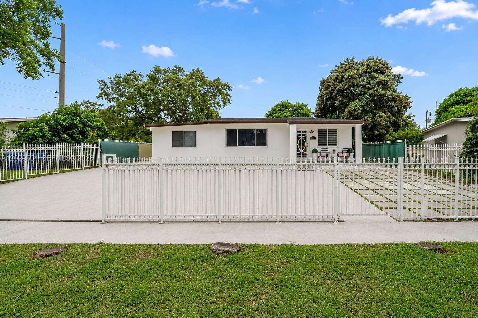 6404 Meade St, Hollywood, FL 33024 - For Sale photo 1