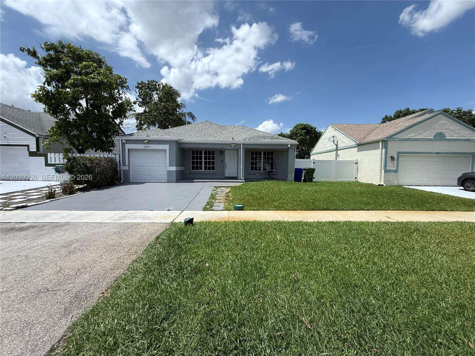 1071 86th Ave, Pembroke Pines, FL 33025 - For Sale photo 2
