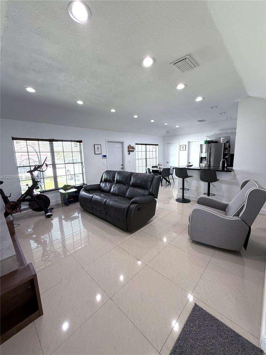 1071 86th Ave, Pembroke Pines, FL 33025 - For Sale photo 6