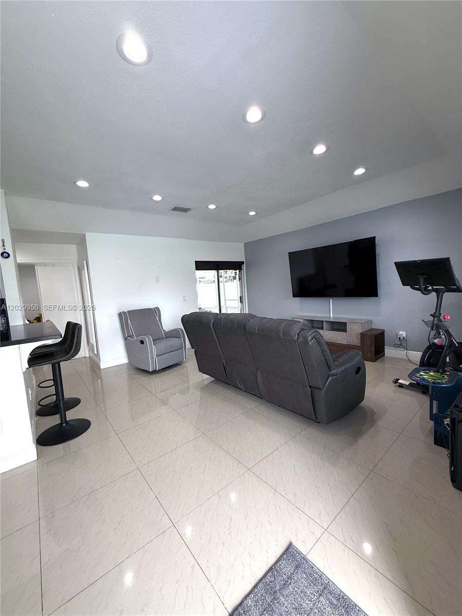 1071 86th Ave, Pembroke Pines, FL 33025 - For Sale photo 7
