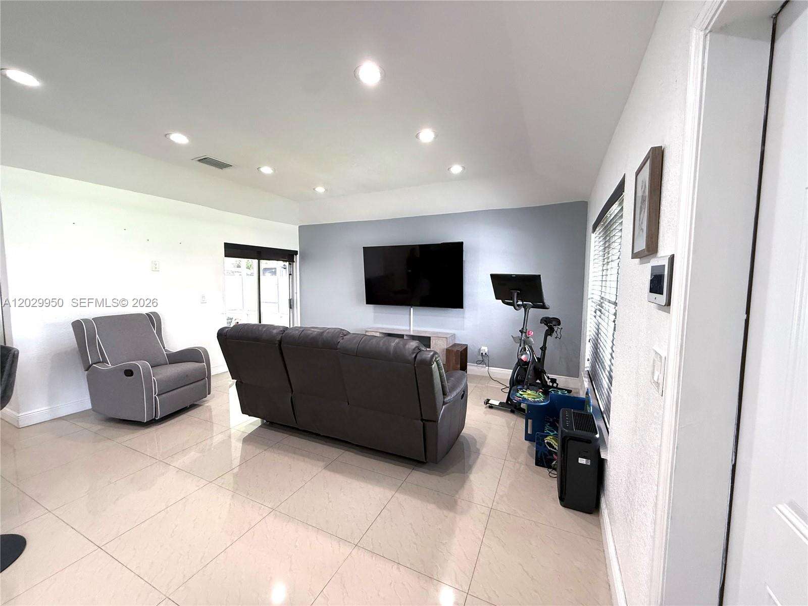 1071 86th Ave, Pembroke Pines, FL 33025 - For Sale photo 10