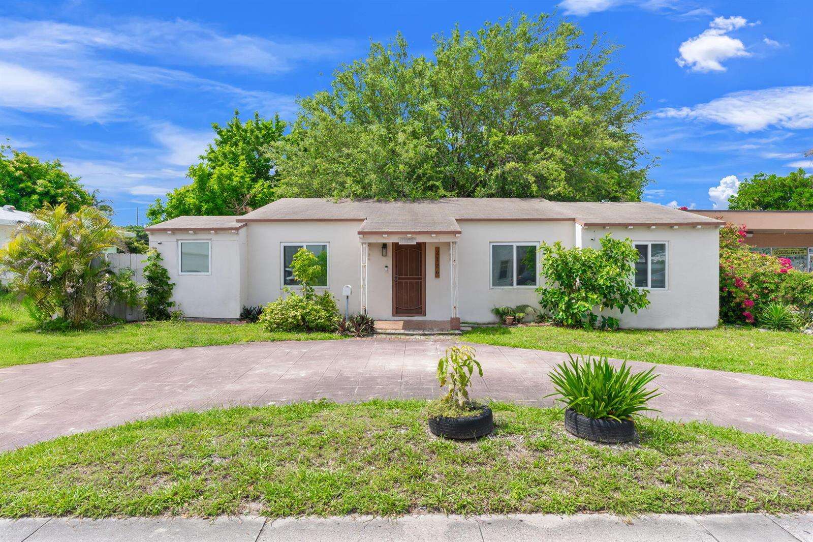 2126 Washington, Hollywood, FL 33020 - For Sale photo 1