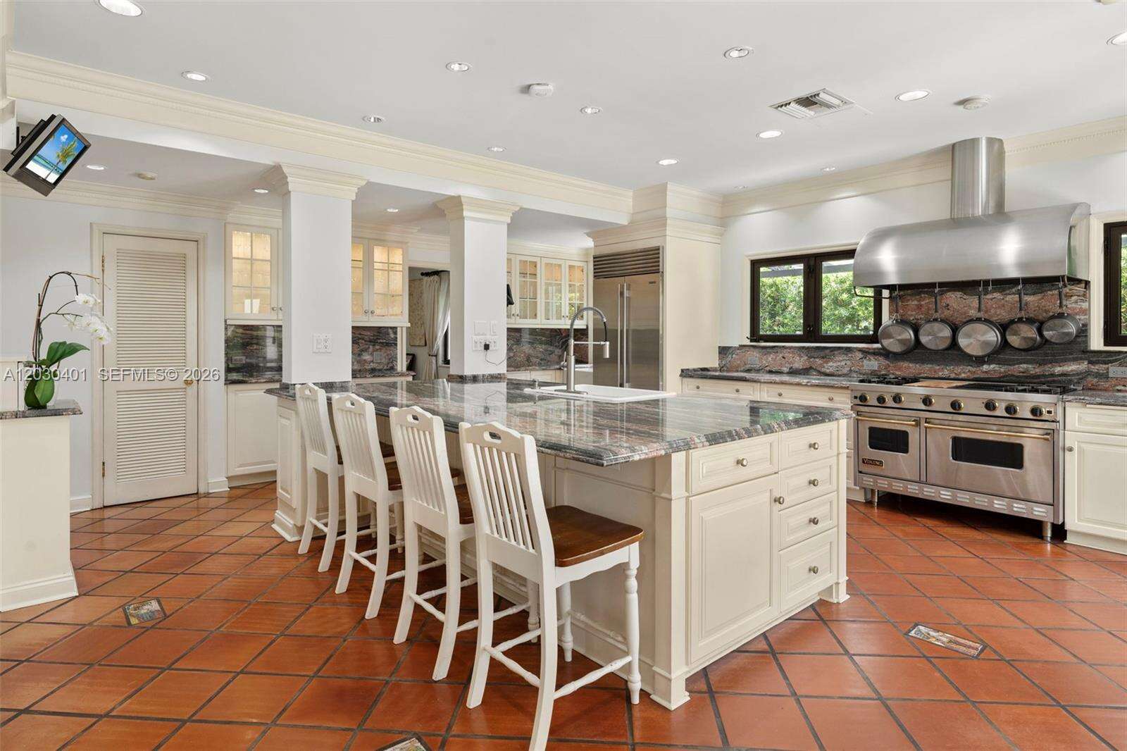 5860 Pine Tree Dr, Miami Beach, FL 33140 - For Sale photo 8