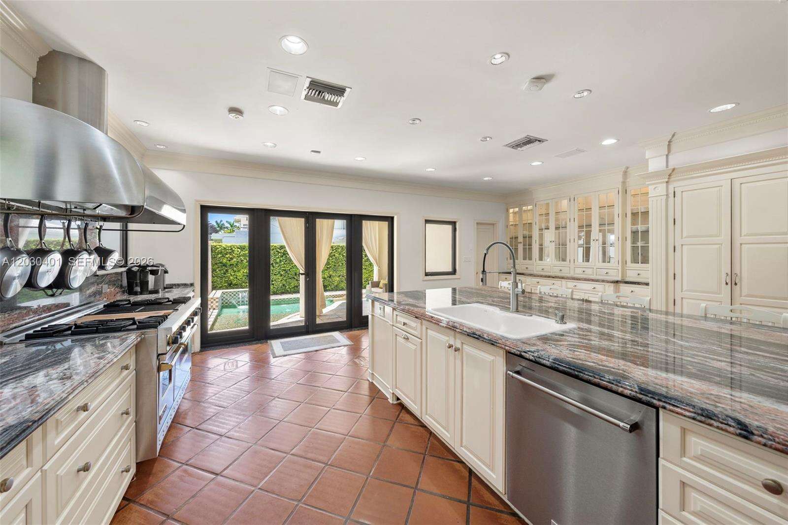 5860 Pine Tree Dr, Miami Beach, FL 33140 - For Sale photo 9