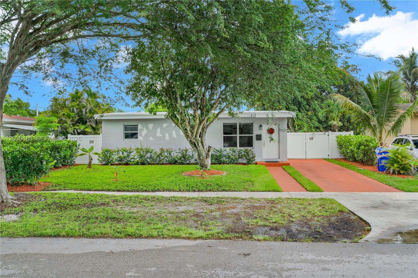 7220 Arthur St, Hollywood, FL 33024 - For Sale photo 1