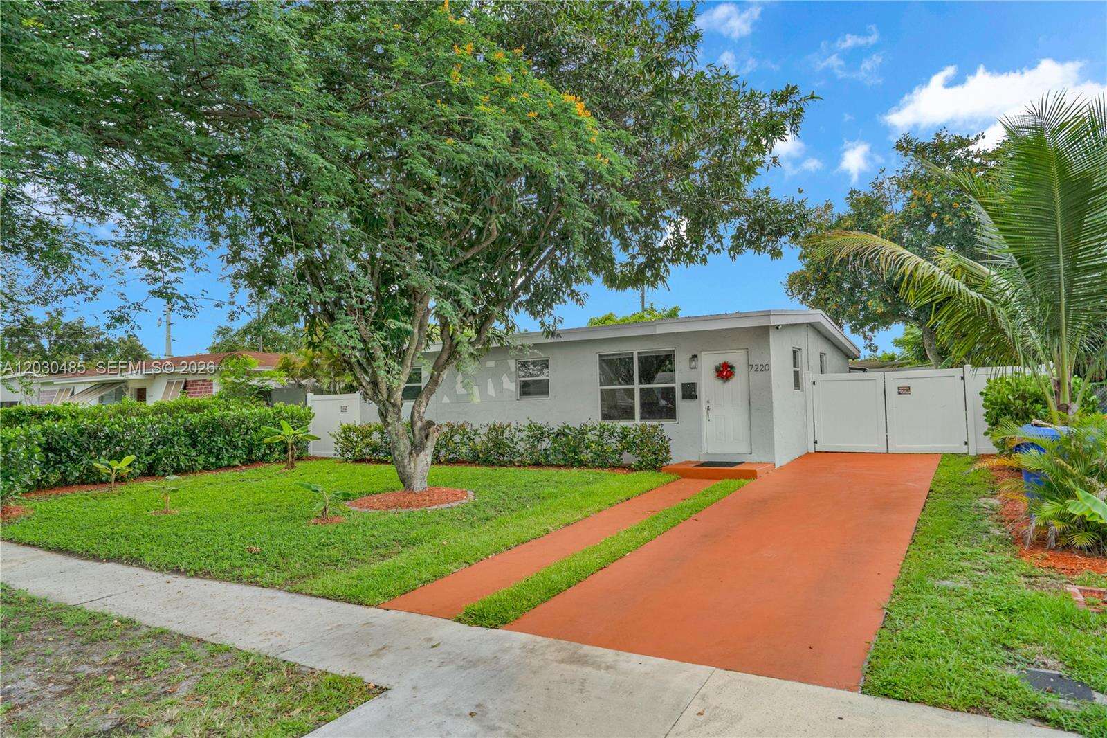 7220 Arthur St, Hollywood, FL 33024 - For Sale photo 2