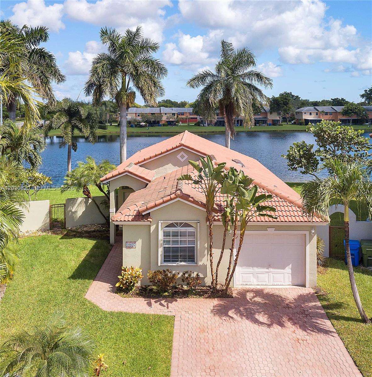 10627 7th St, Pembroke Pines, FL 33026 - For Sale photo 2