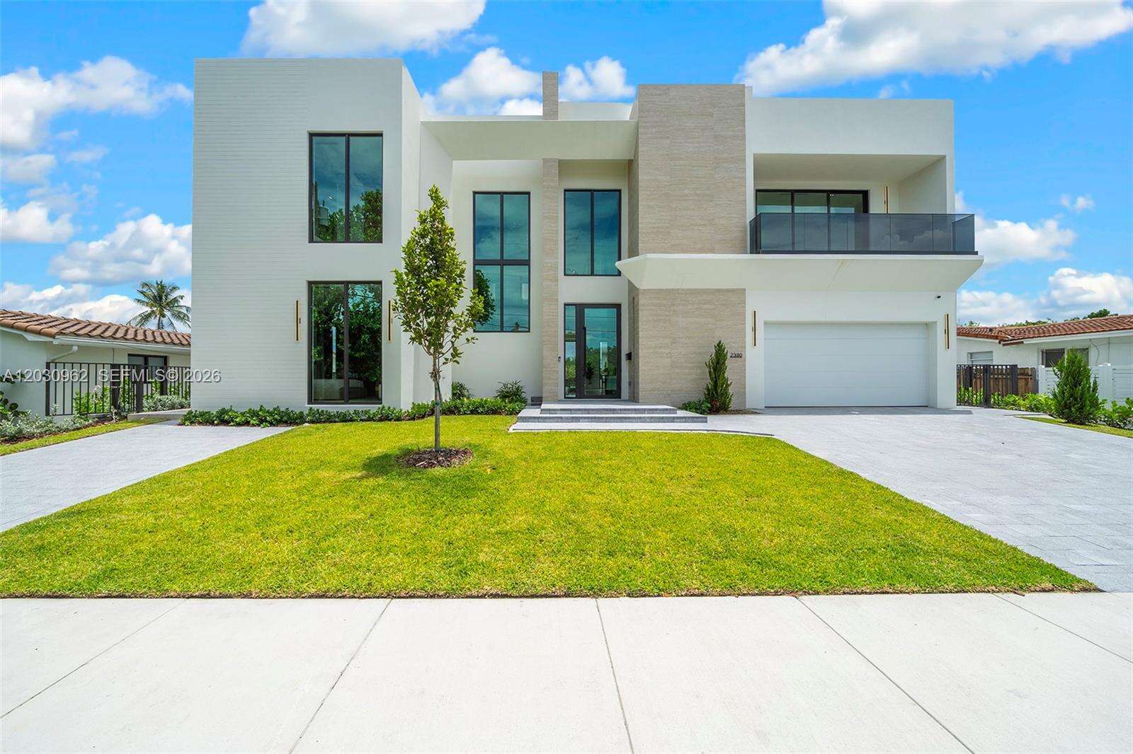 2380 196th St, Miami, FL 33180 - For Sale photo 2