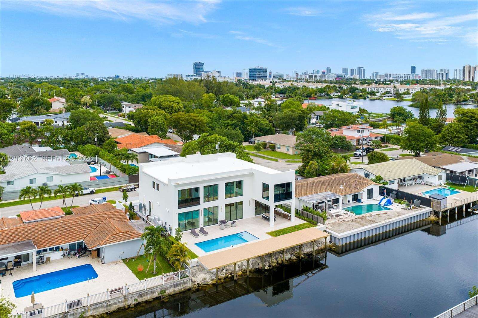 2380 196th St, Miami, FL 33180 - For Sale photo 17