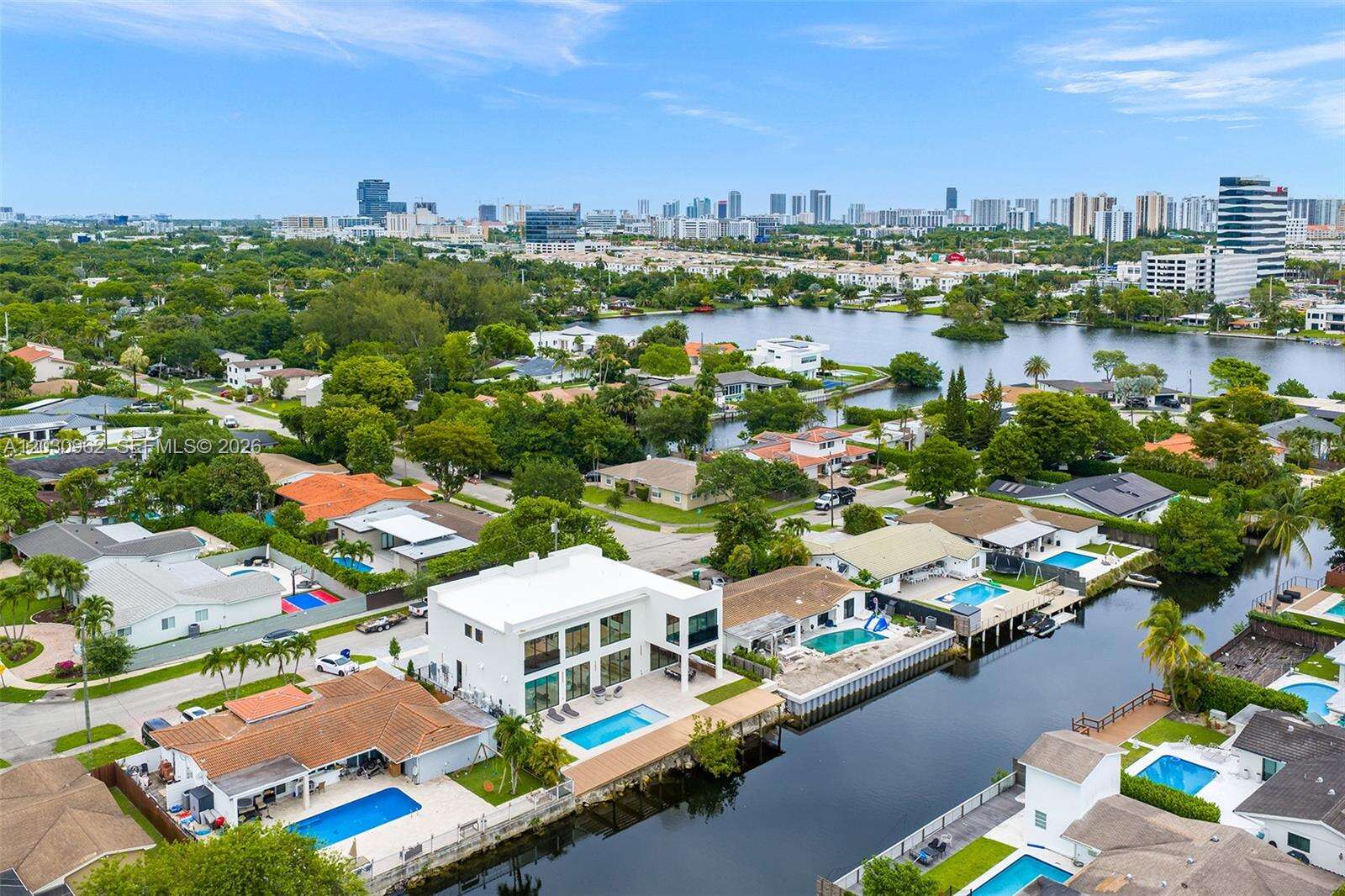 2380 196th St, Miami, FL 33180 - For Sale photo 37