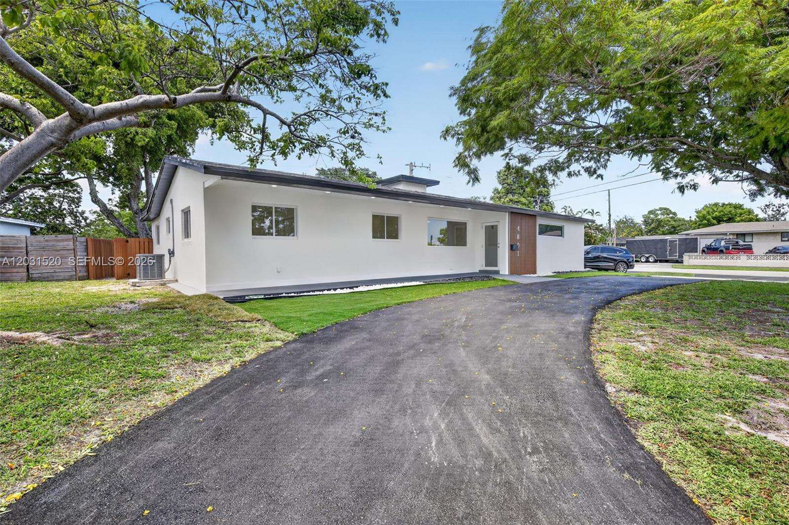 4801 Tyler St, Hollywood, FL 33021 - For Sale photo 4