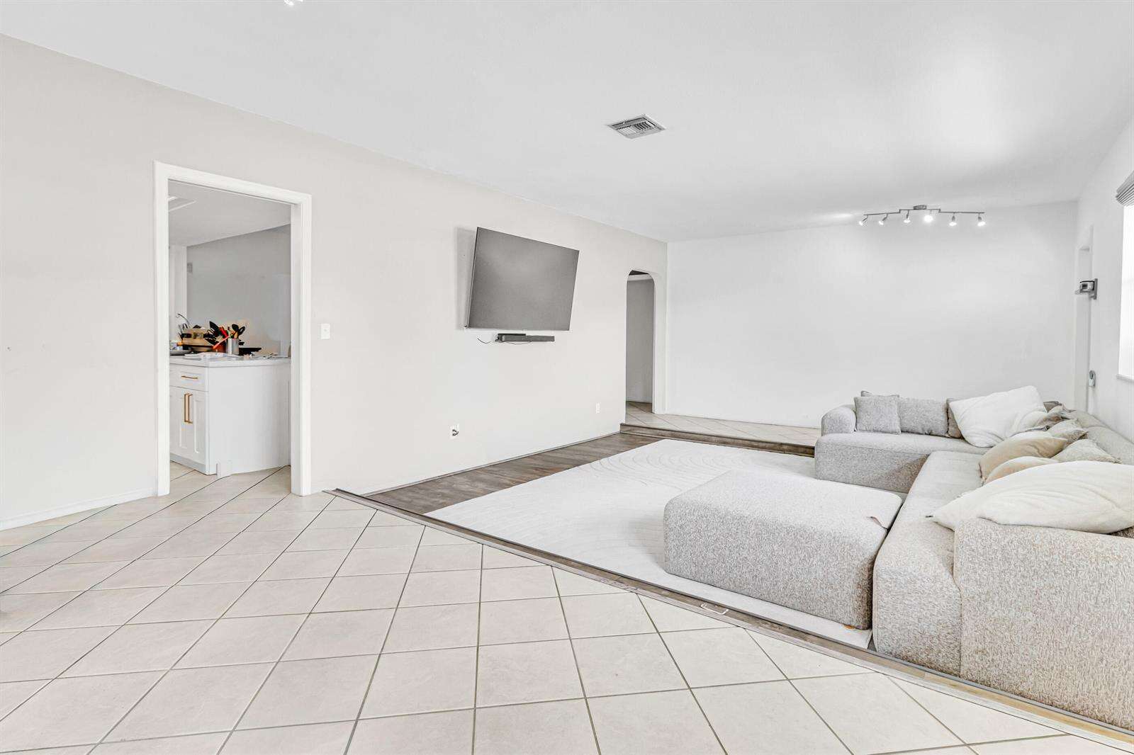 2200 47th, Hollywood, FL 33021 - For Sale photo 4